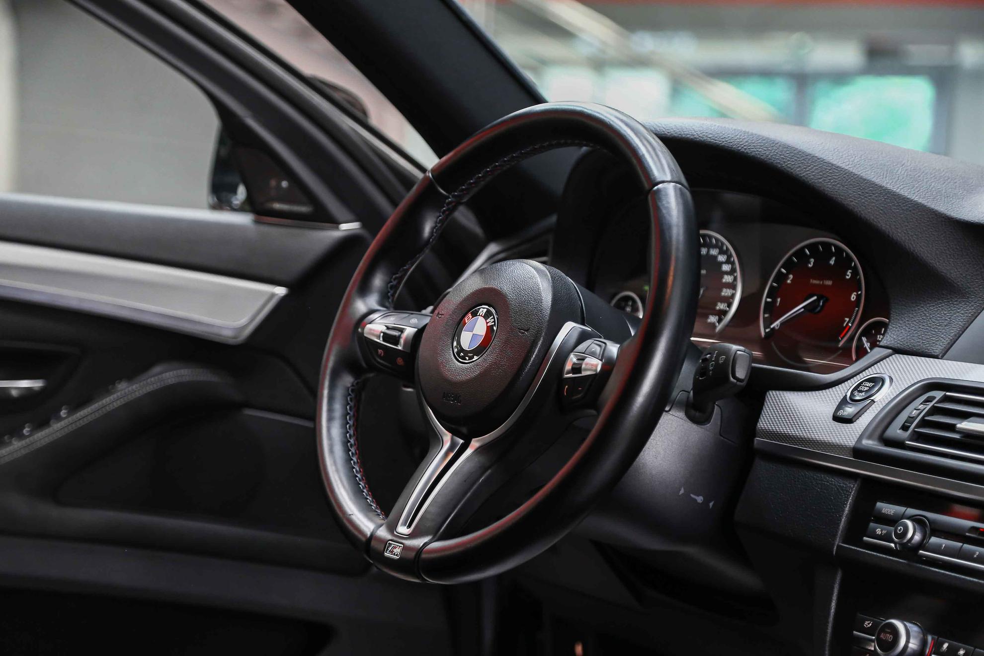 BMW 5 серии 2014, серый, ДЦ Орехово