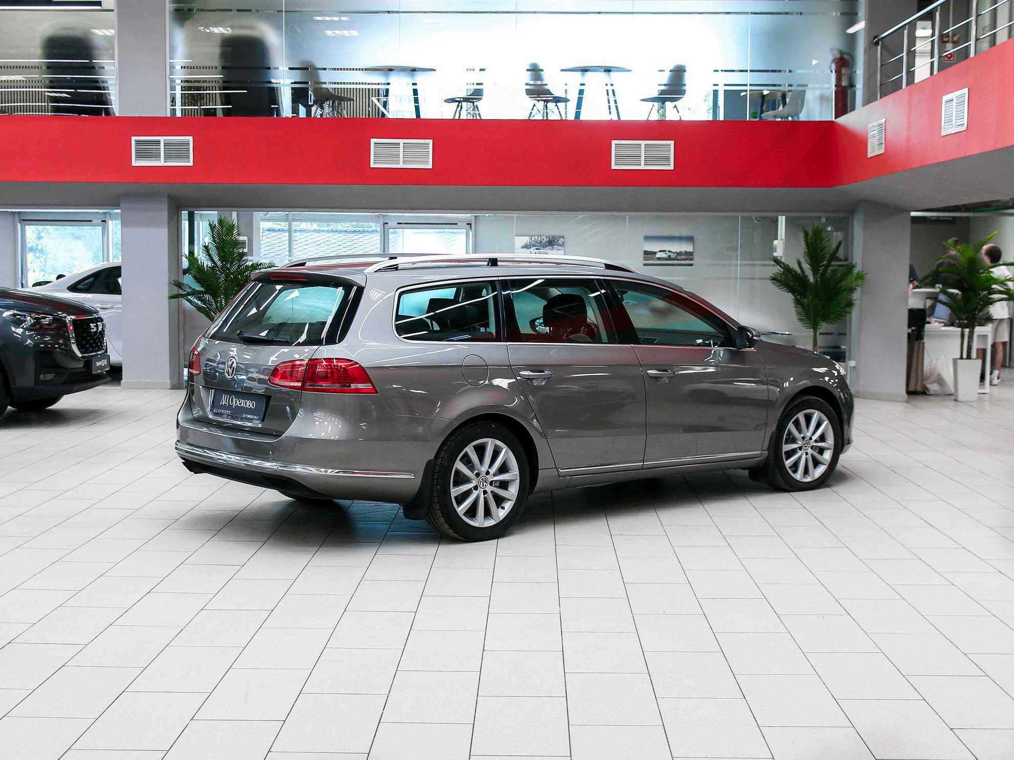 Volkswagen Passat 2012, бежевый, ДЦ Орехово