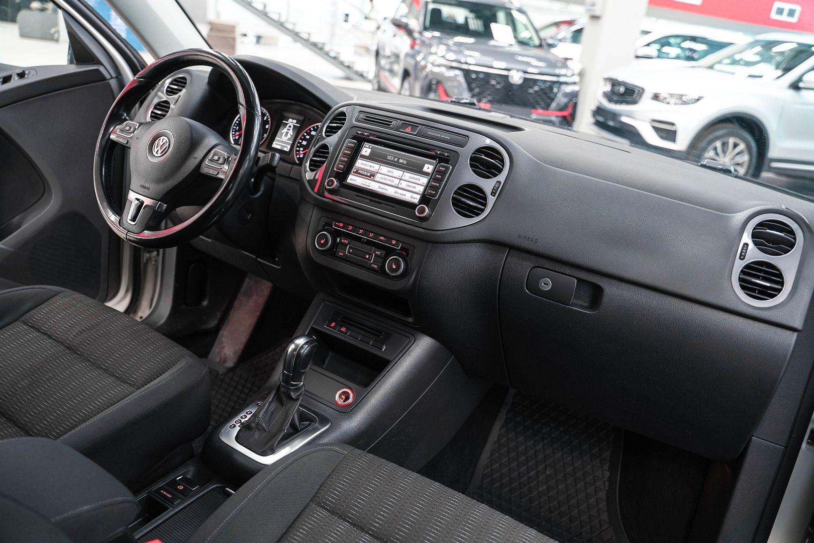 Volkswagen Tiguan 2012, серебряный, ДЦ Орехово