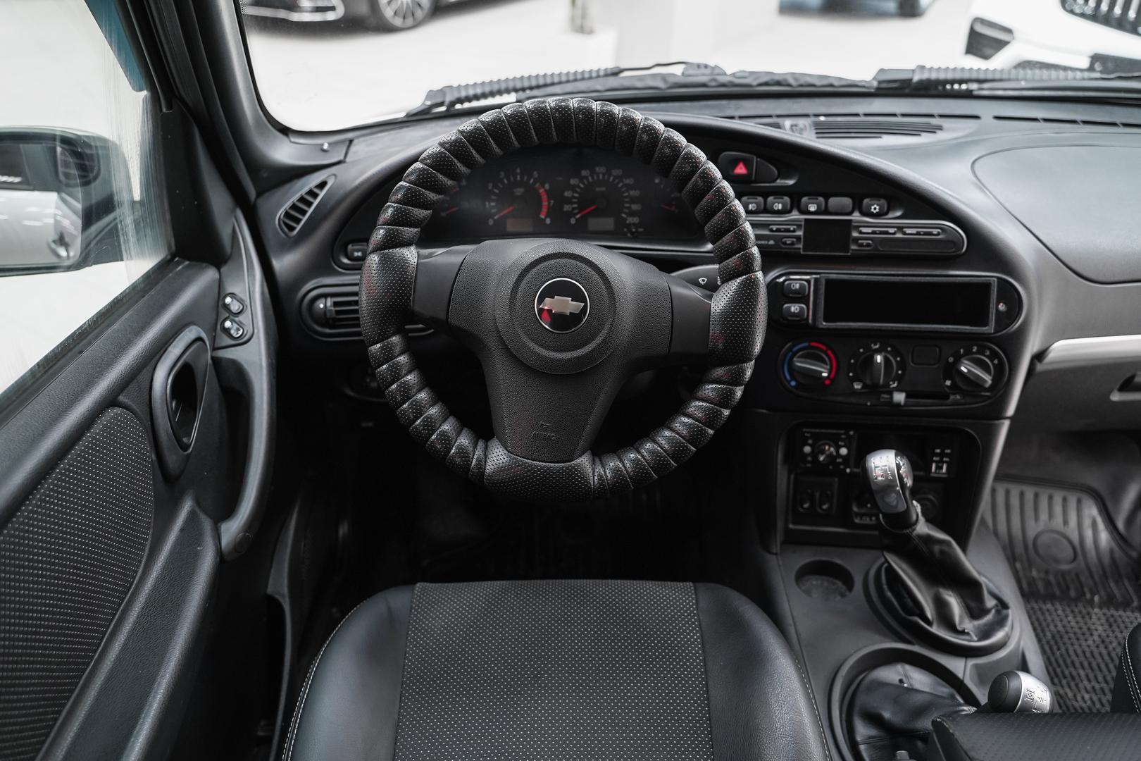 Chevrolet Niva 2014, серый, ДЦ Орехово