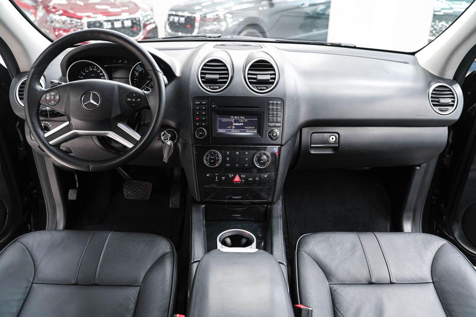 Mercedes-Benz M-Класс 2010, черный, ДЦ Орехово