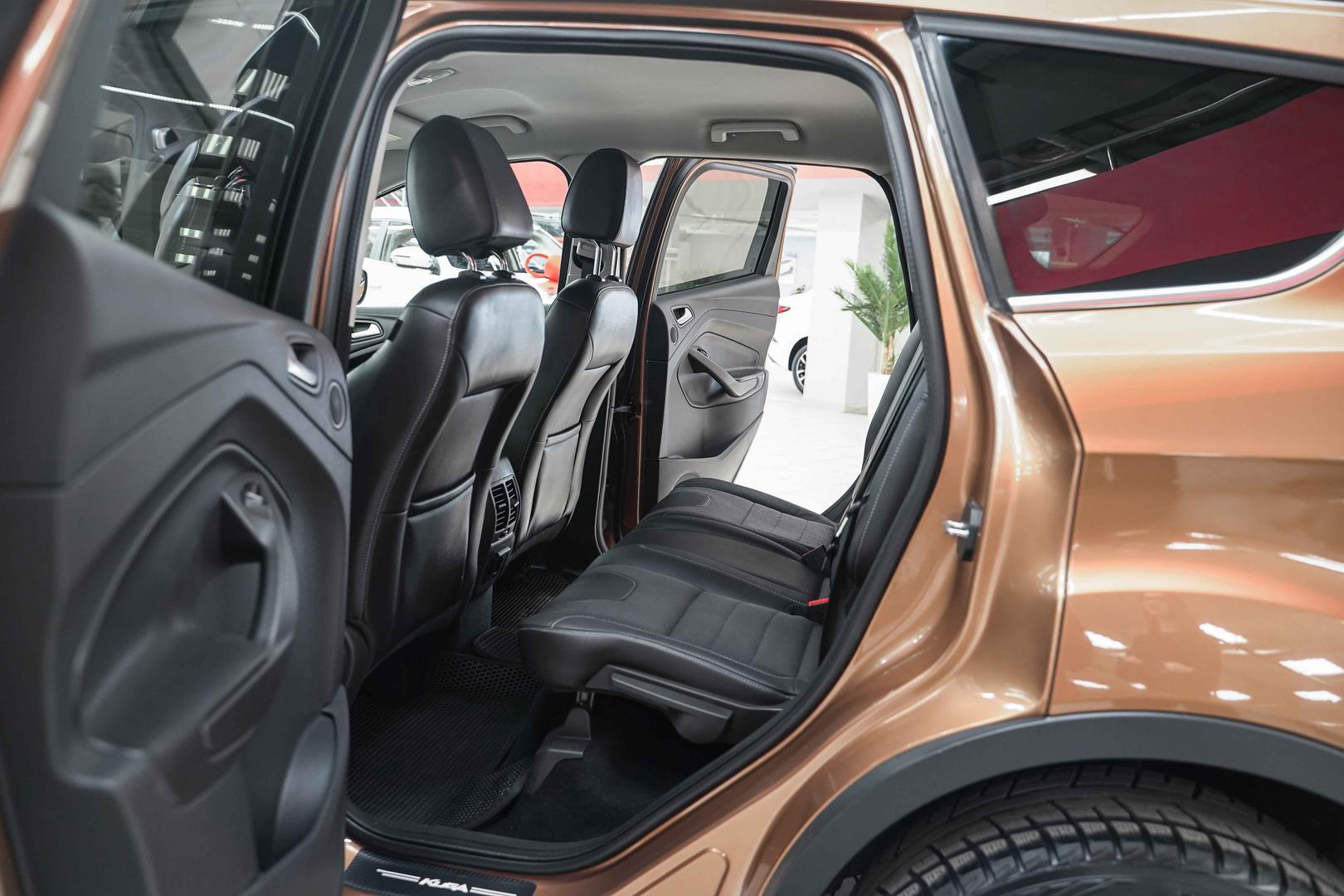 Ford Kuga 2013, золотой, ДЦ Орехово