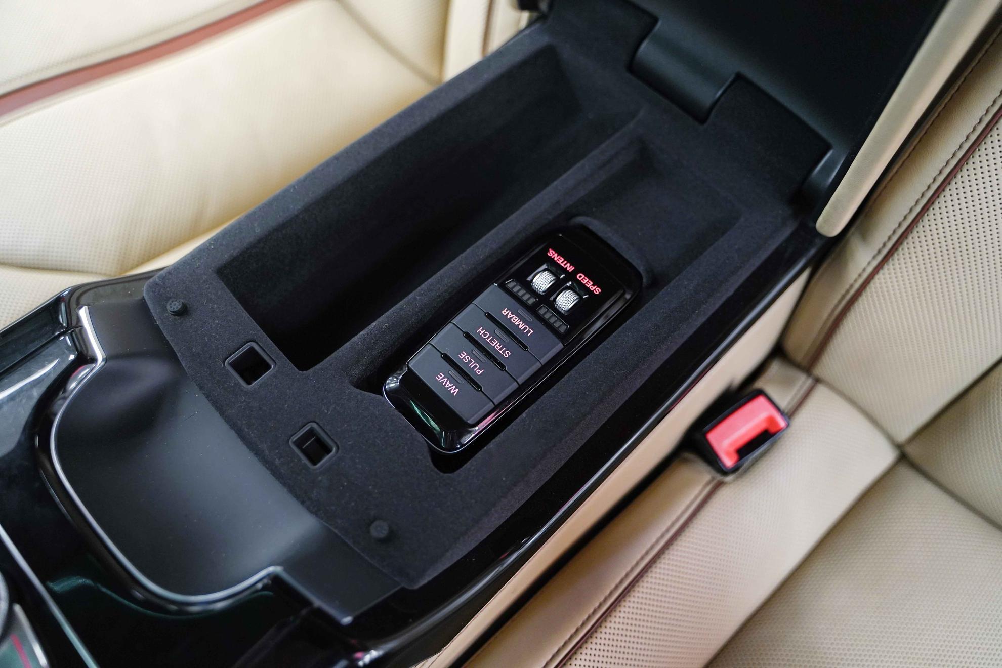 Audi A8 2012, черный, ДЦ Орехово