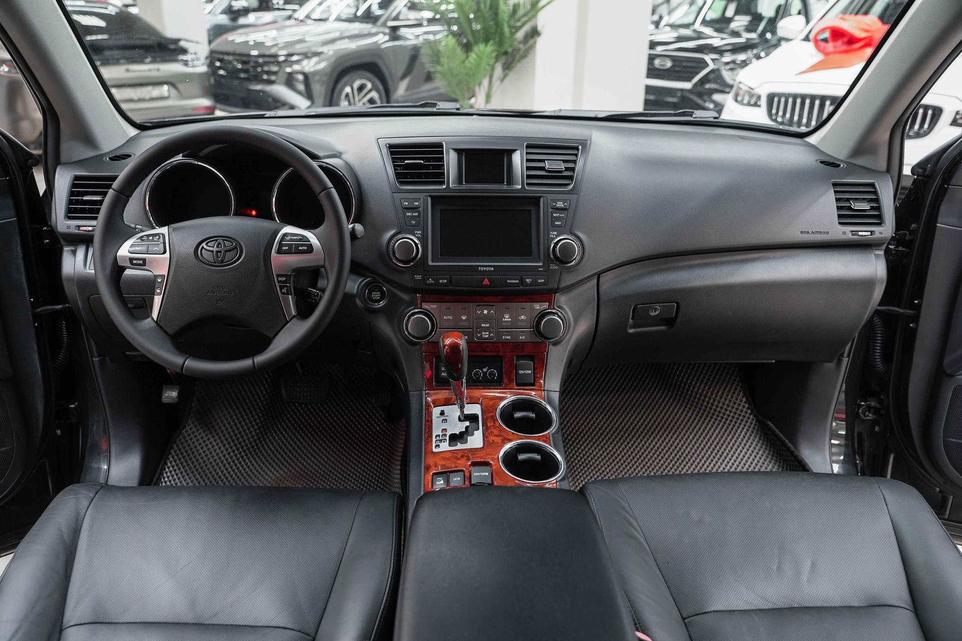 Toyota Highlander 2012, черный, ДЦ Орехово