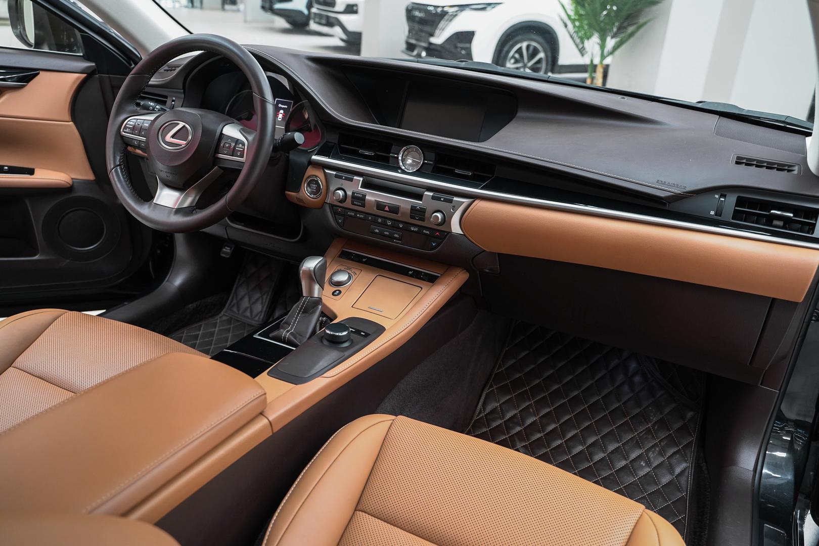 Lexus ES 2017, черный, ДЦ Орехово