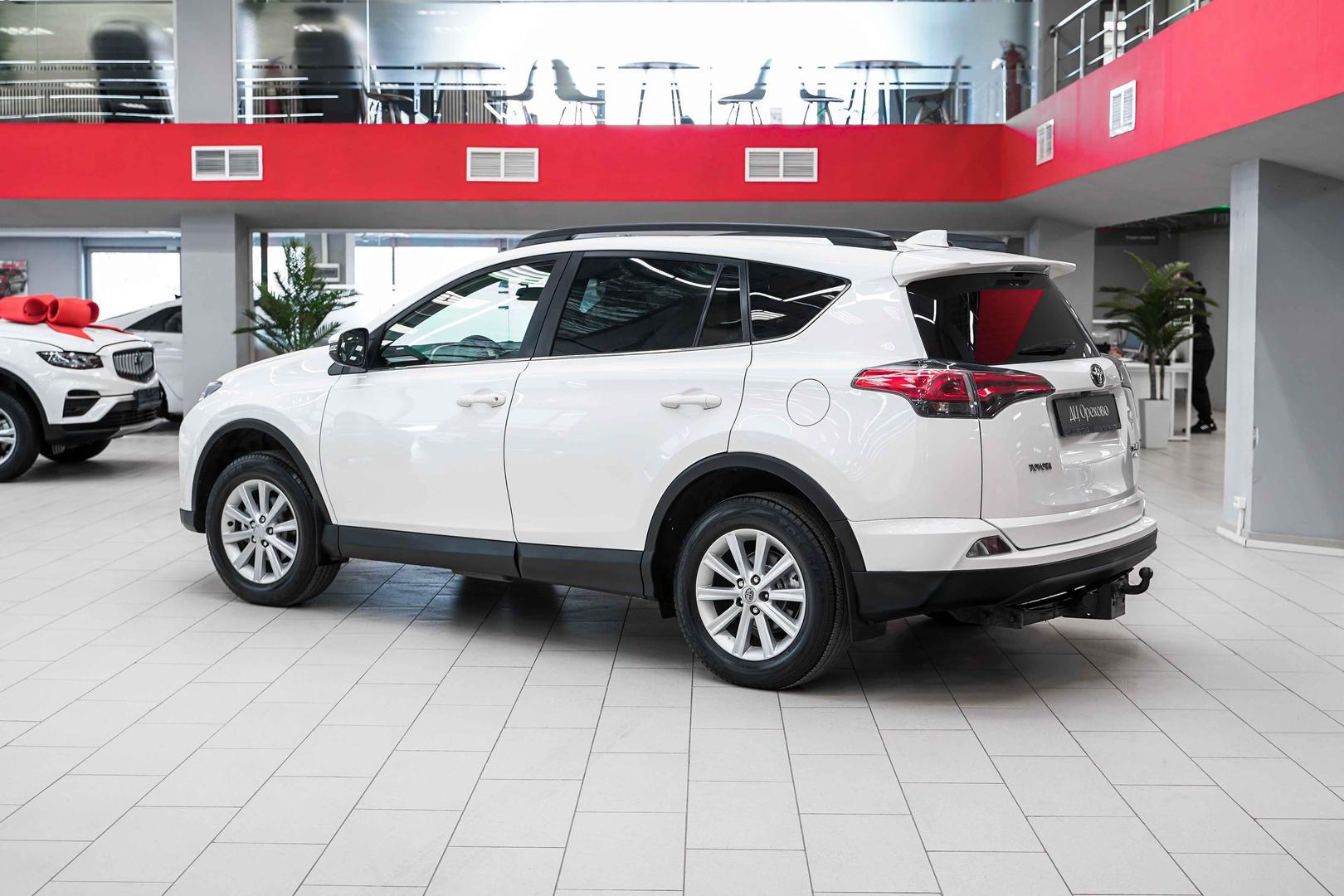 Toyota RAV4 2017, белый, ДЦ Орехово