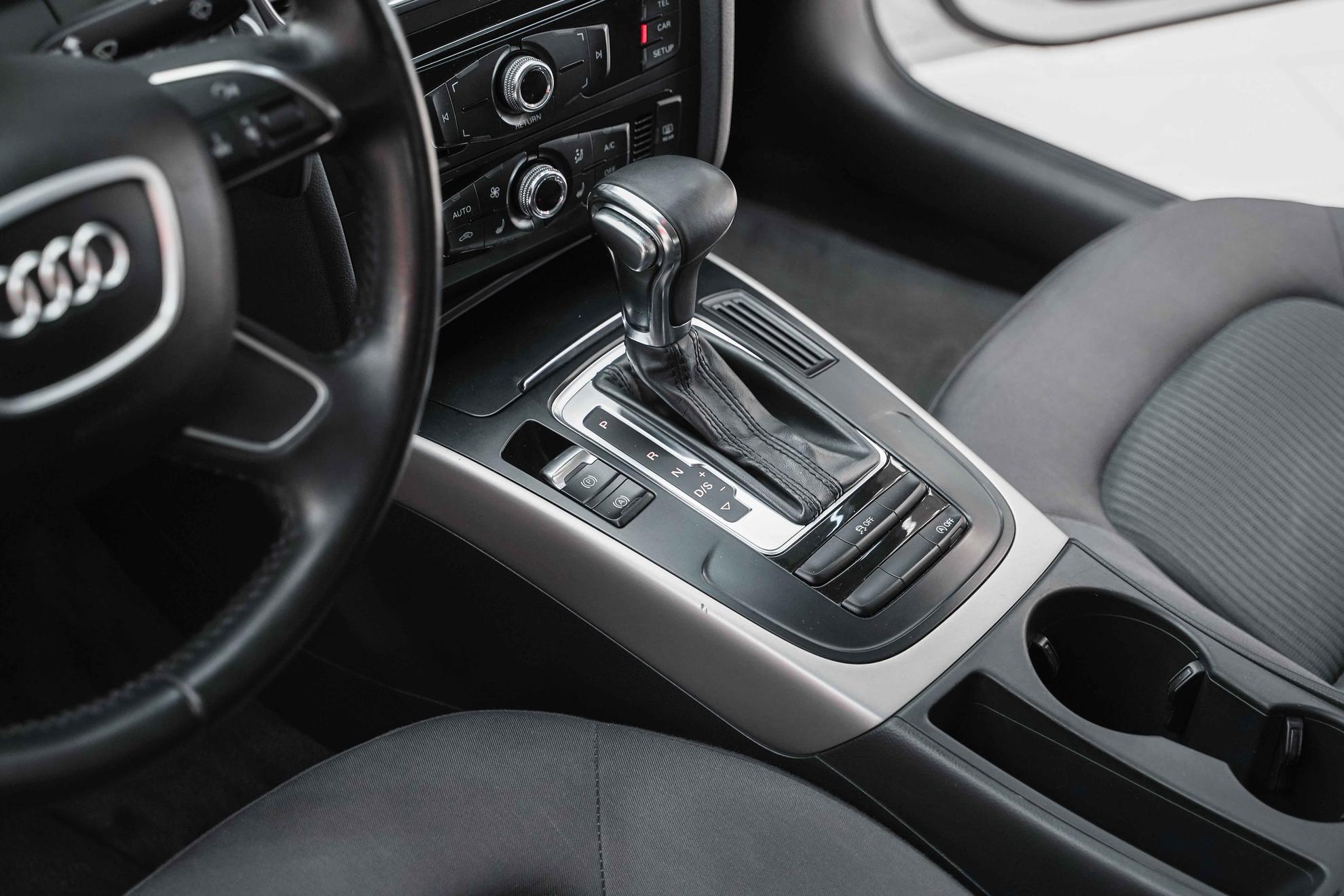 Audi A4 2014, белый, ДЦ Орехово