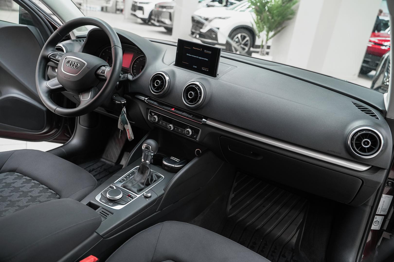 Audi A3 2014, красный, ДЦ Орехово