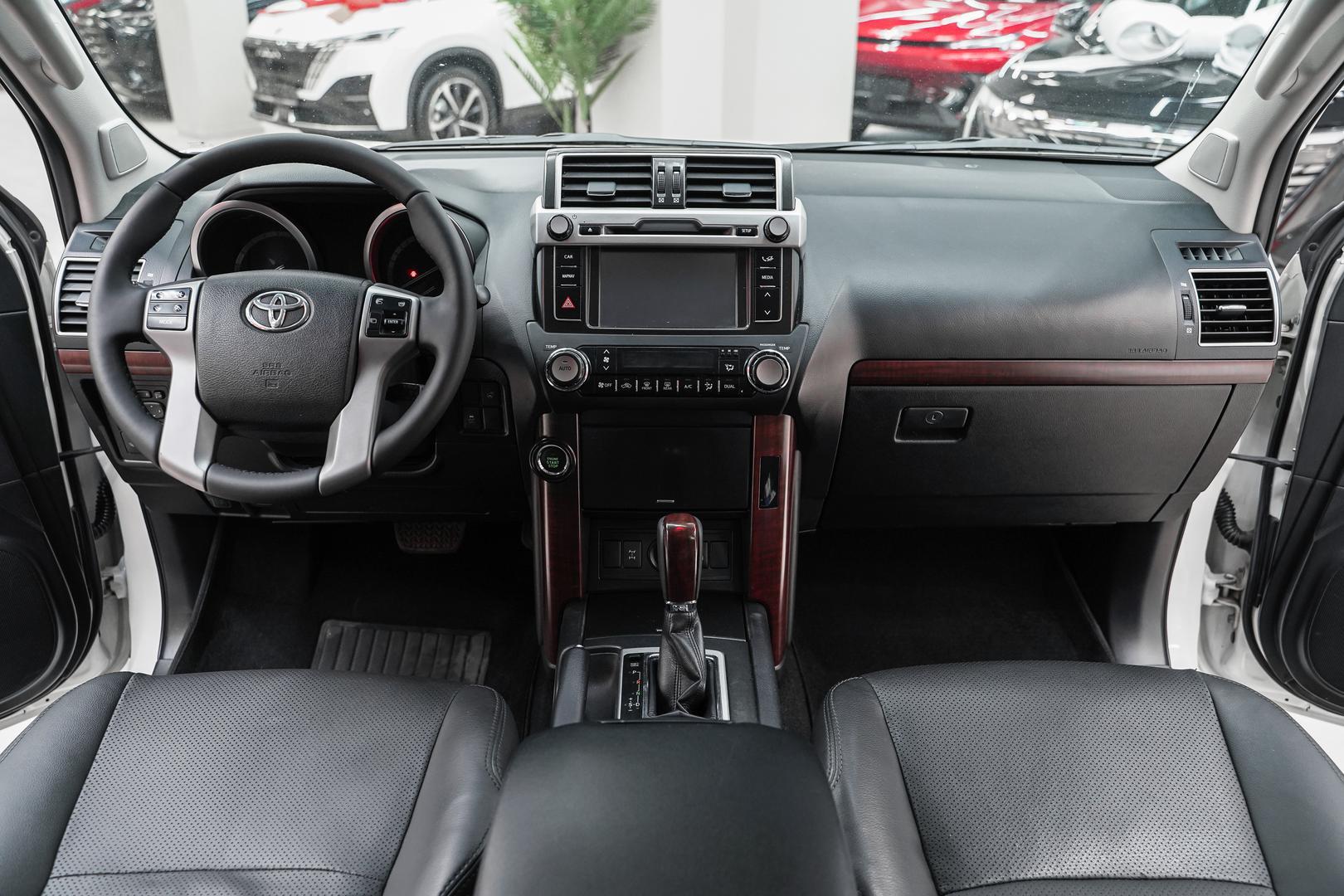 Toyota Land Cruiser Prado 2014, белый, ДЦ Орехово