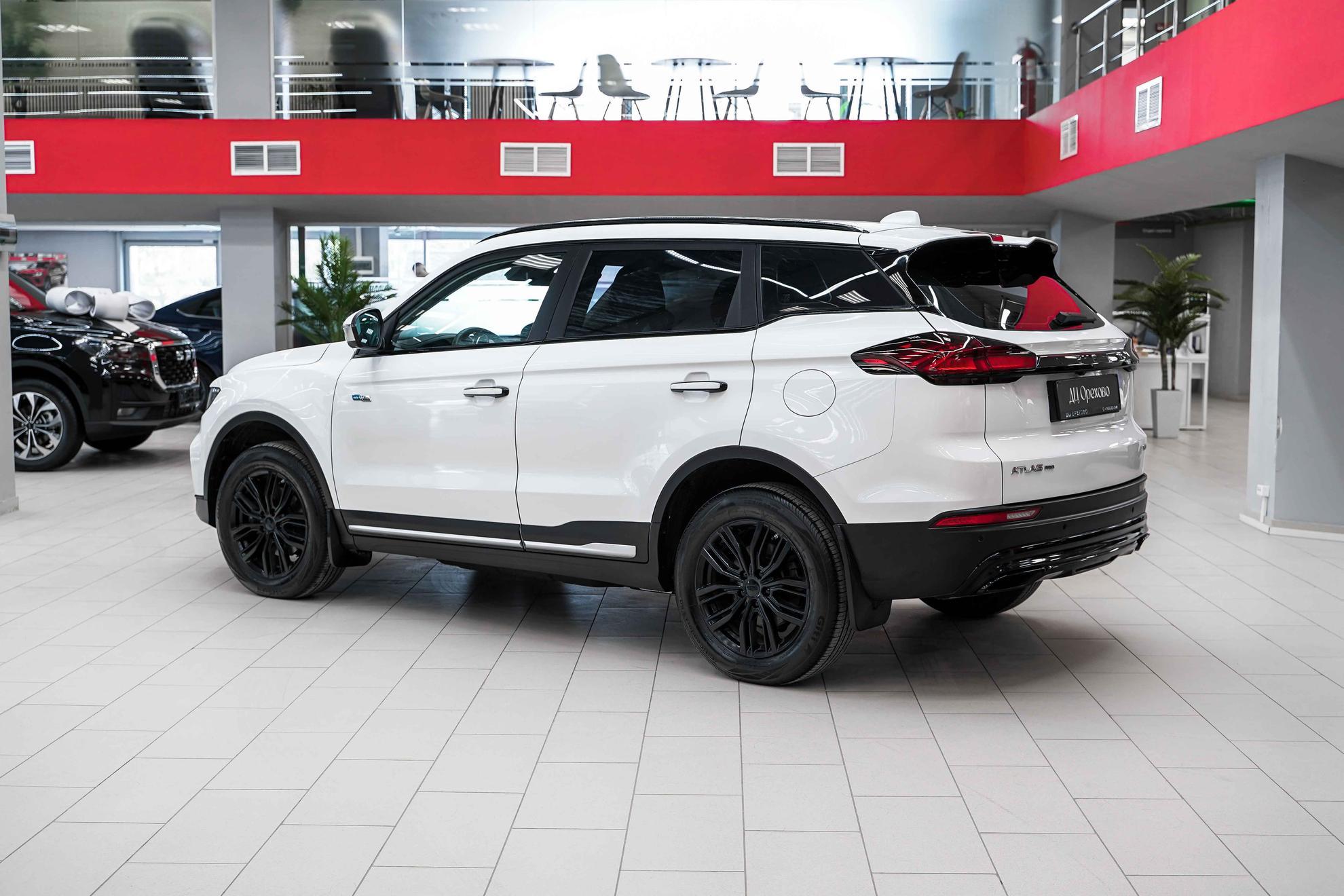 Geely Atlas Pro 2023, белый, ДЦ Орехово
