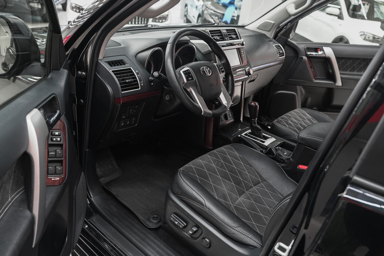 Toyota Land Cruiser Prado 2015, черный, ДЦ Орехово