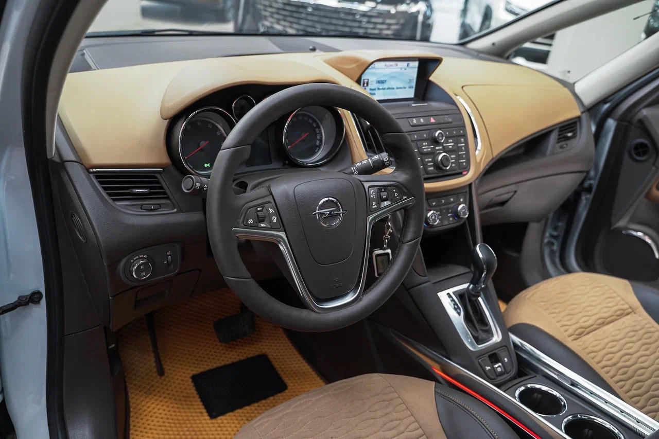 Opel Zafira 2013, белый, ДЦ Орехово