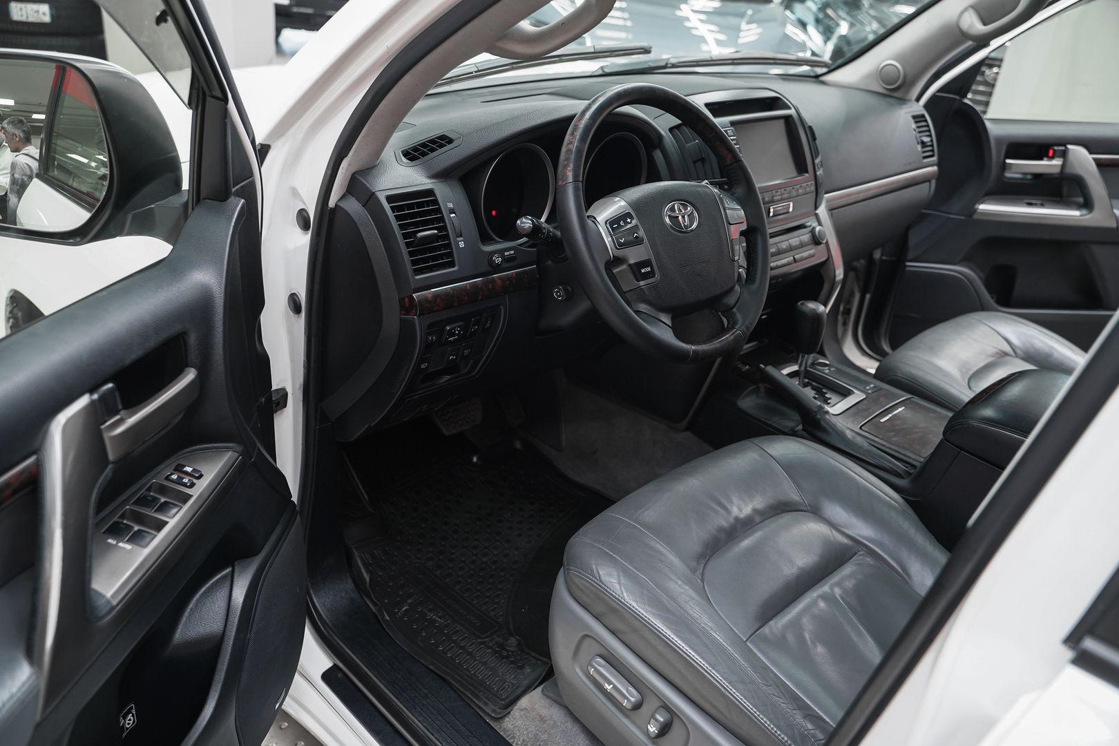 Toyota Land Cruiser 2010, белый, ДЦ Орехово