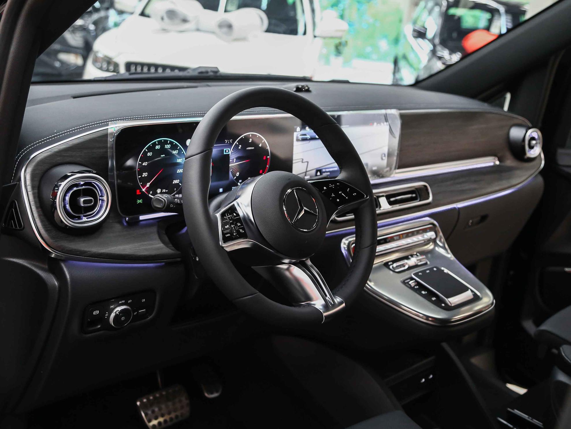 Mercedes-Benz V-Класс 2026, черный, ДЦ Орехово