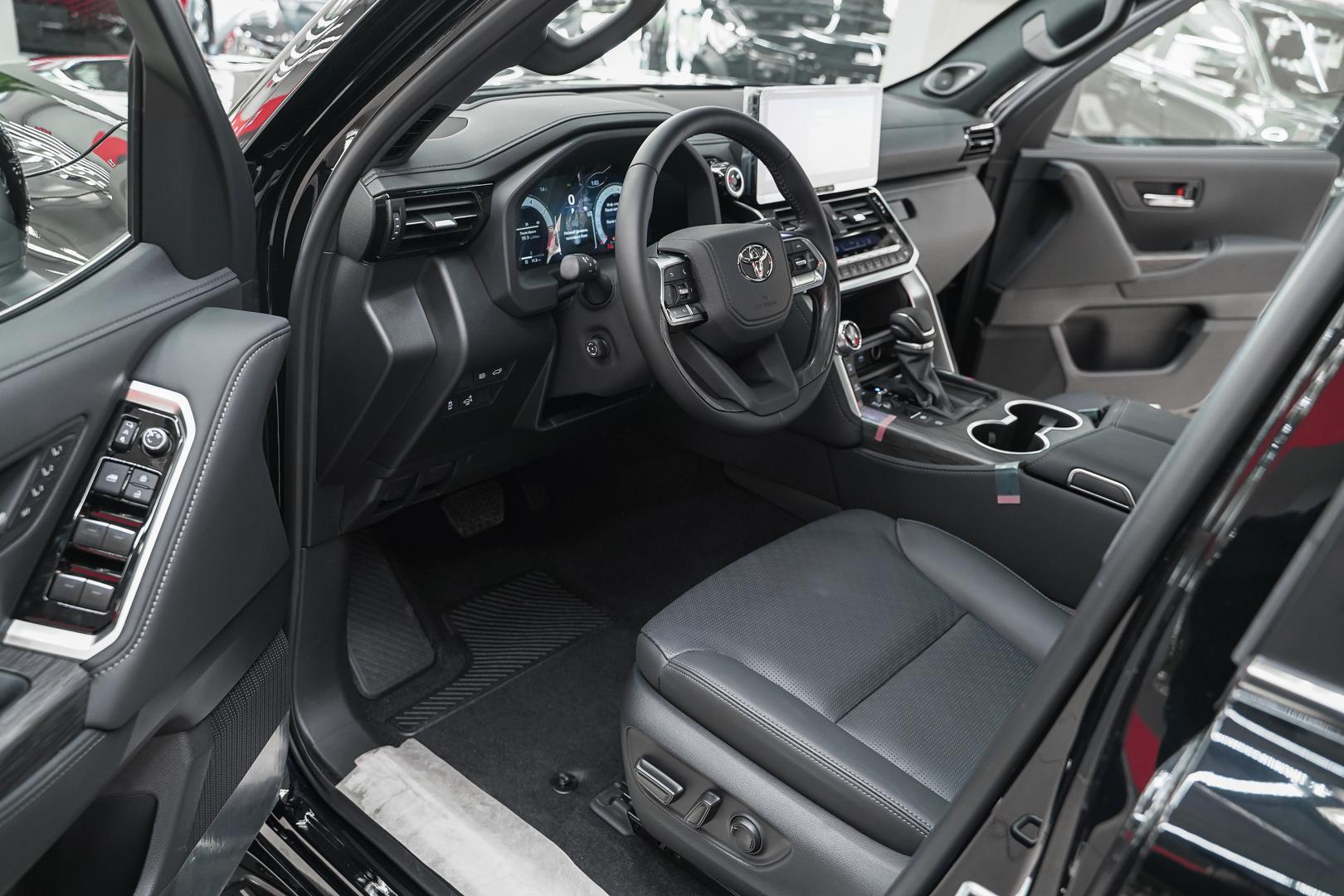 Toyota Land Cruiser 2025, черный, ДЦ Орехово