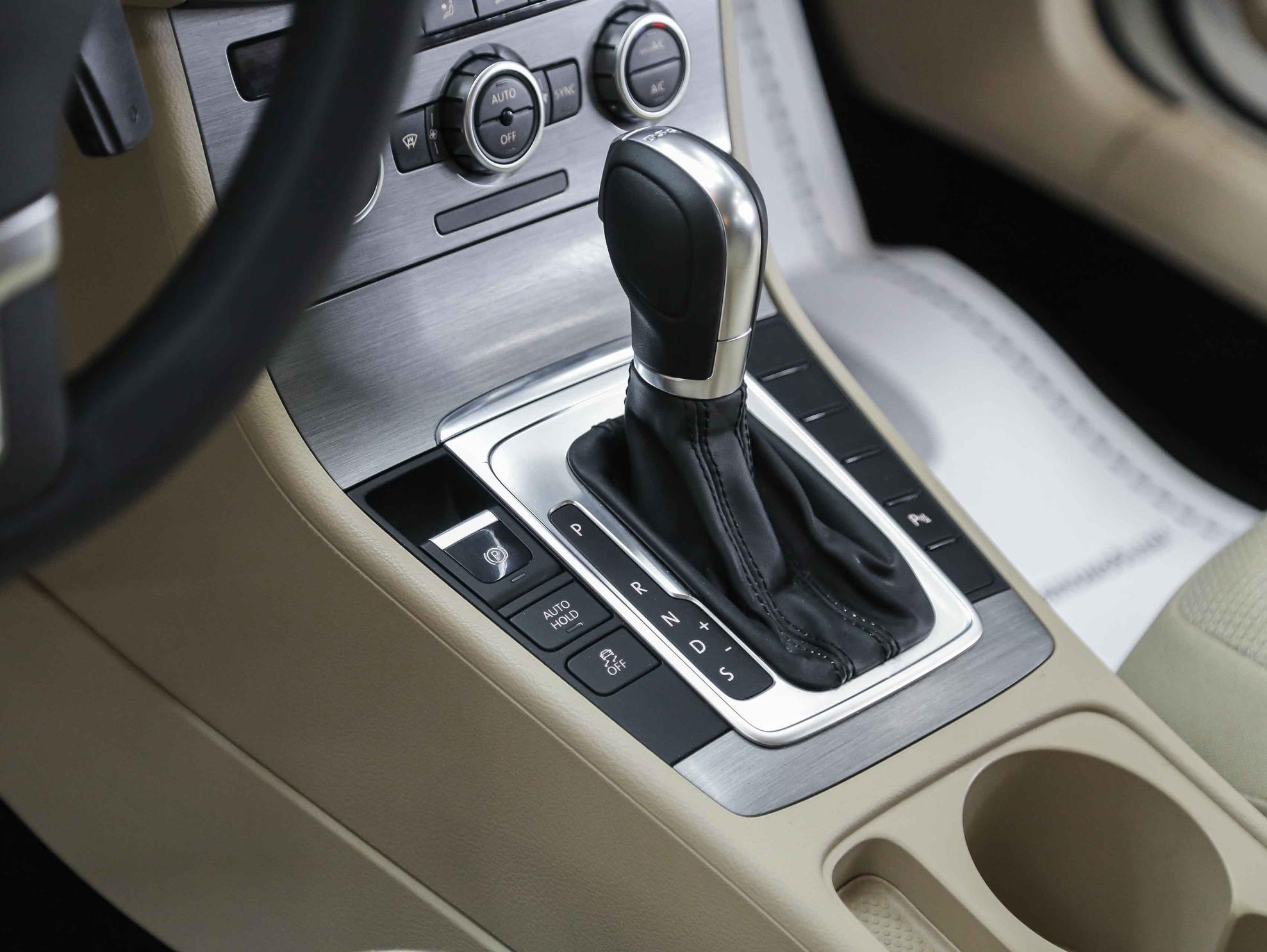 Volkswagen Passat 2014, белый, ДЦ Орехово