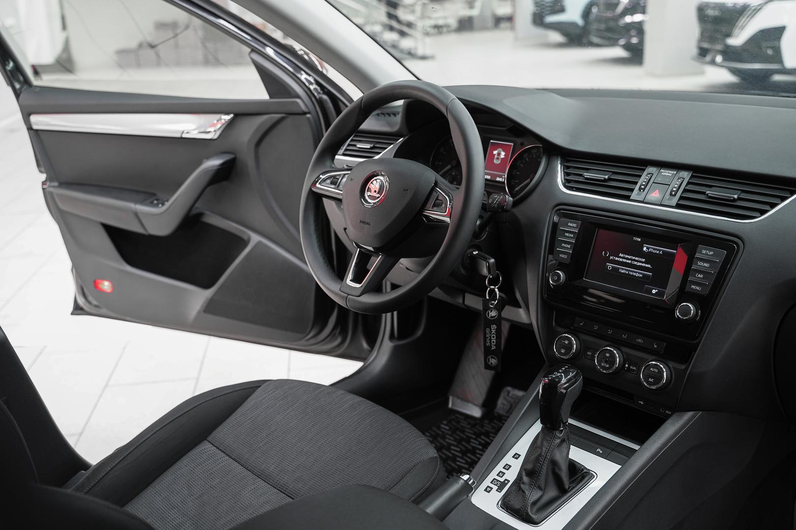 Skoda Octavia 2013, черный, ДЦ Орехово