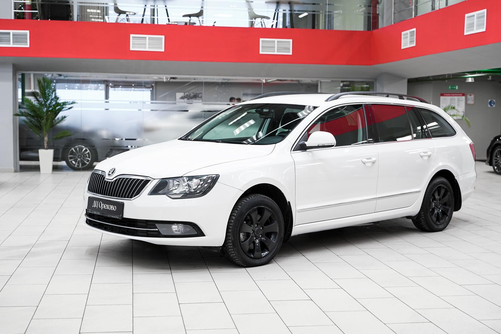 Skoda Superb 2014, белый, ДЦ Орехово