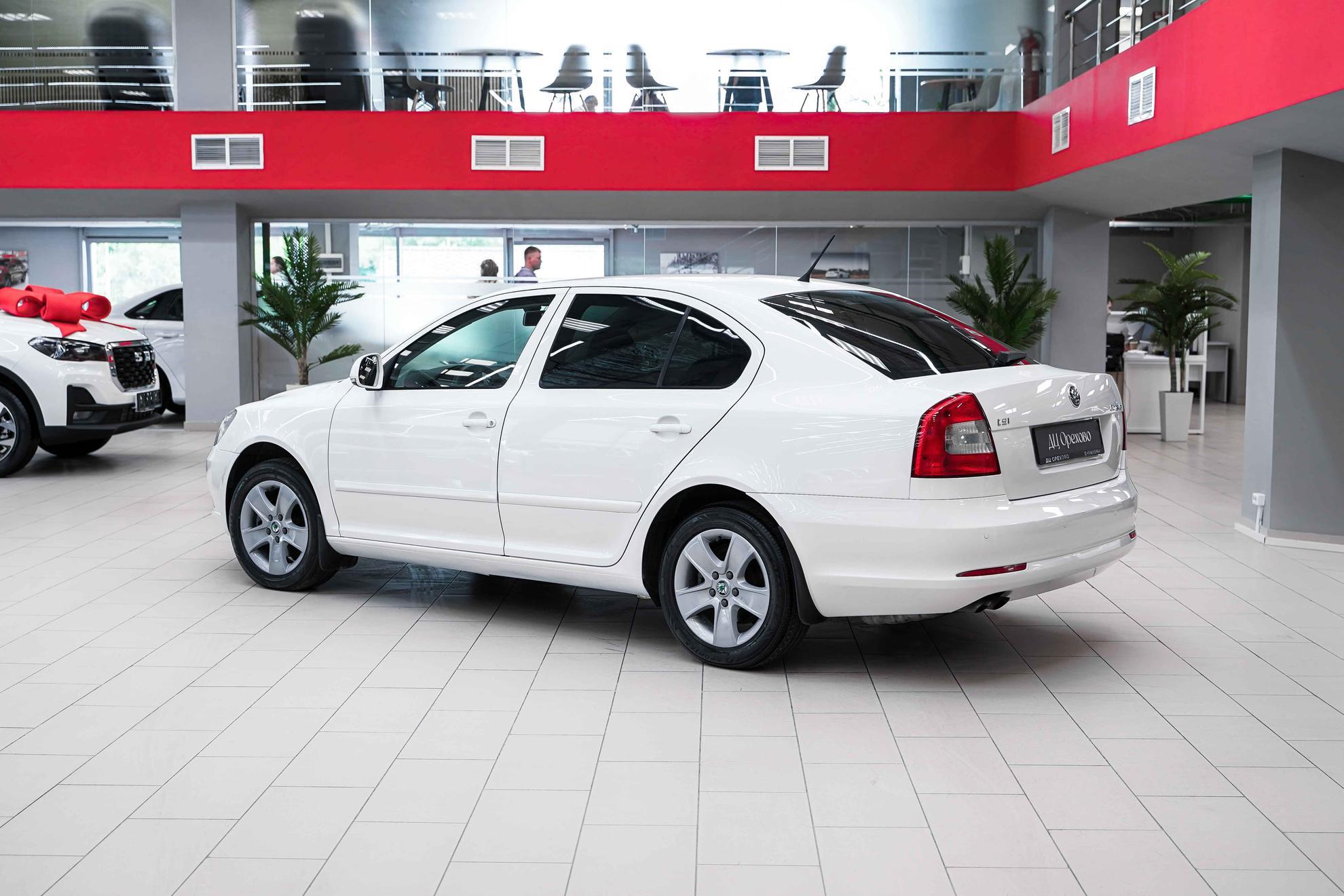 Skoda Octavia 2013, белый, ДЦ Орехово