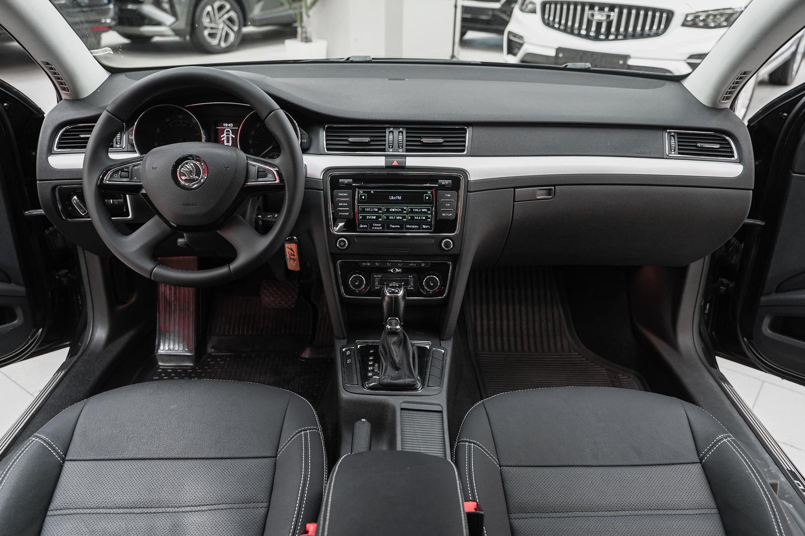 Skoda Superb 2013, черный, ДЦ Орехово