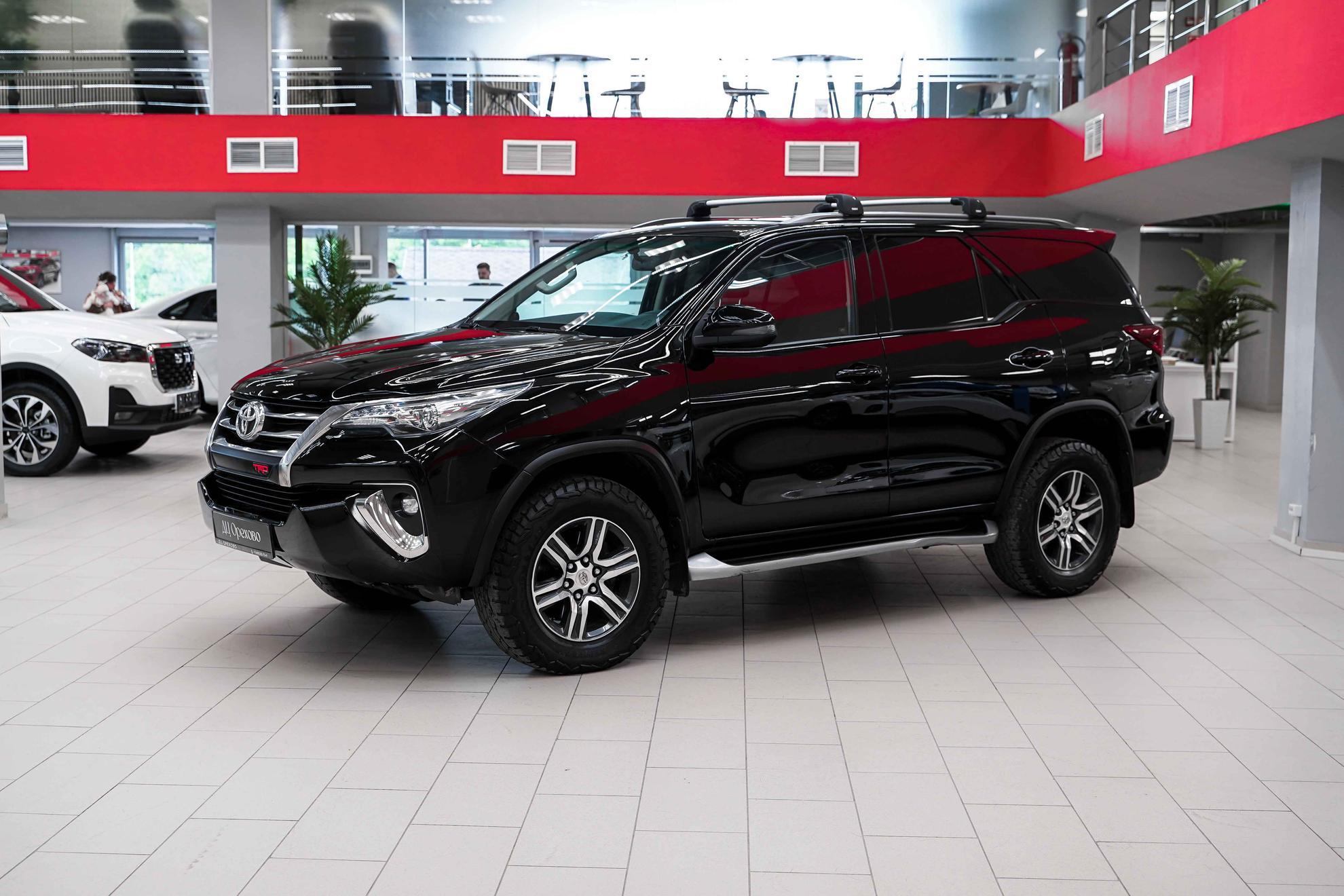 Toyota Fortuner 2018, черный, ДЦ Орехово