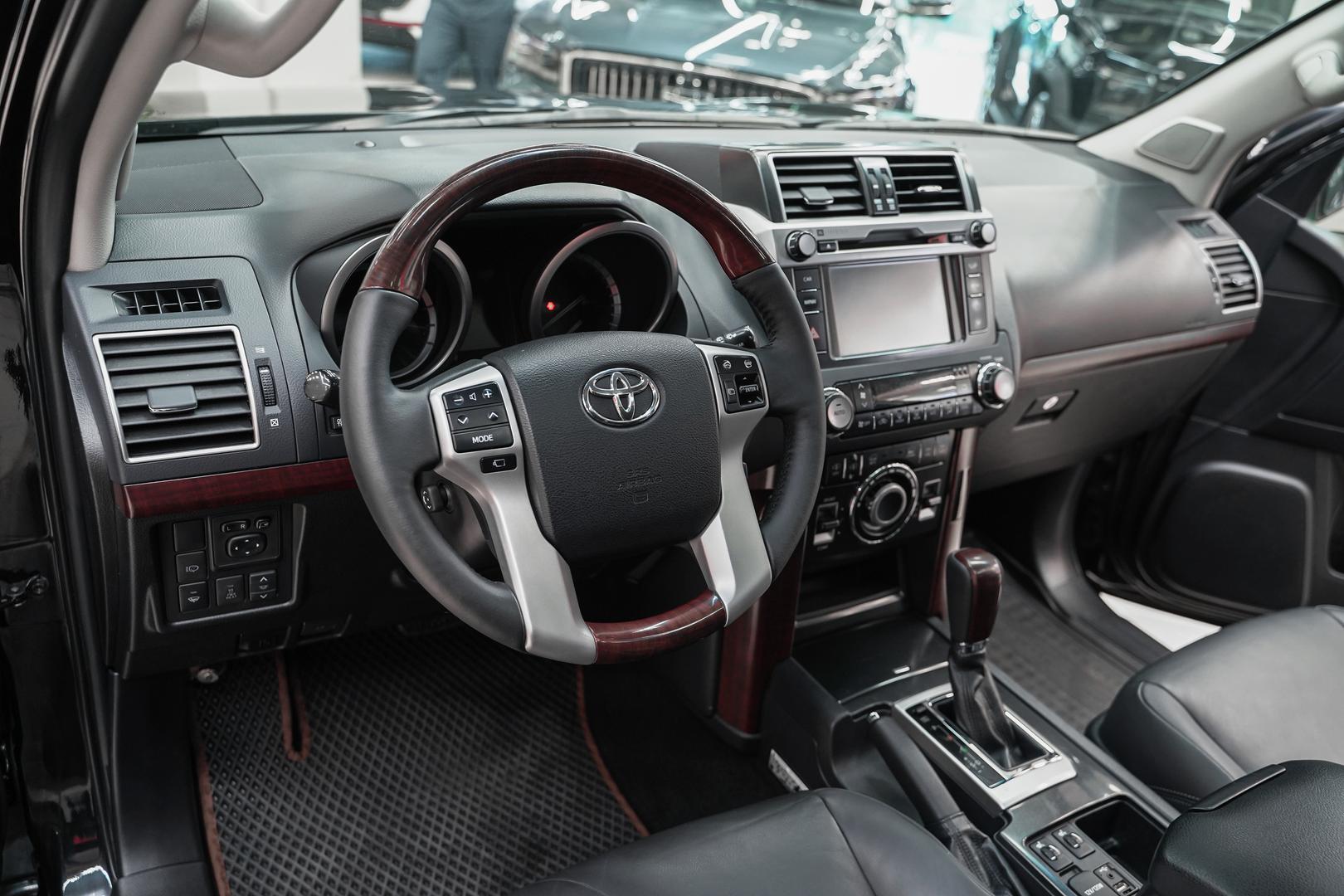 Toyota Land Cruiser Prado 2014, черный, ДЦ Орехово