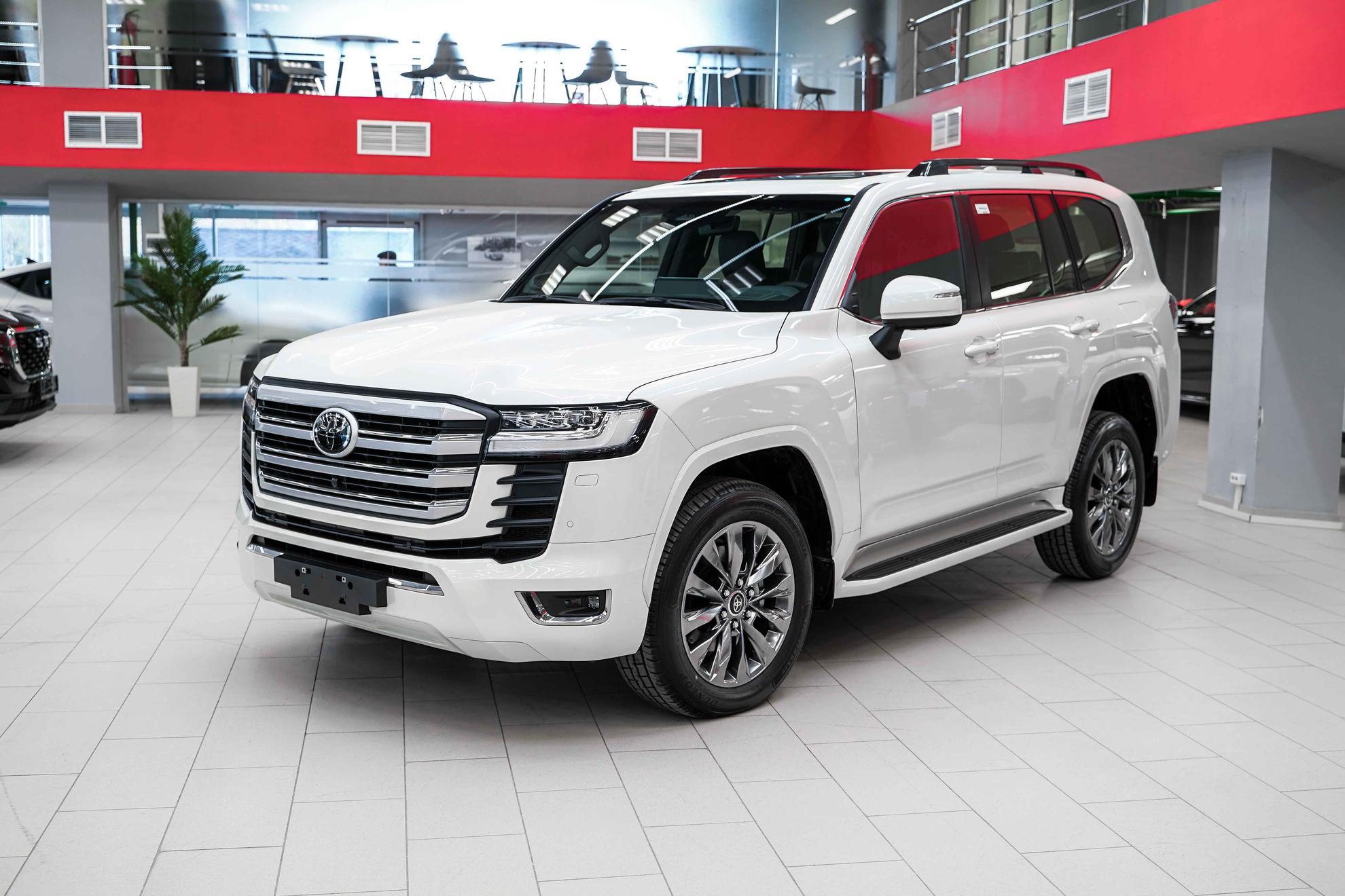 Toyota Land Cruiser 2026, белый, ДЦ Орехово