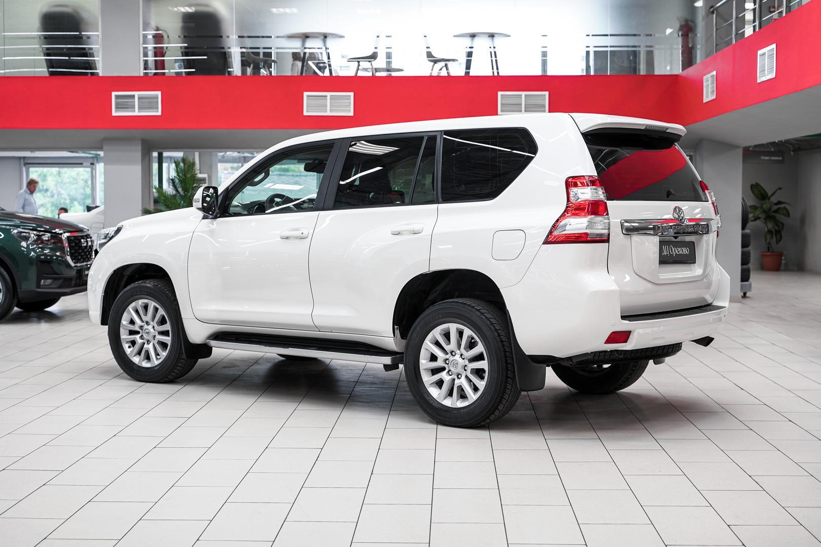 Toyota Land Cruiser Prado 2014, белый, ДЦ Орехово
