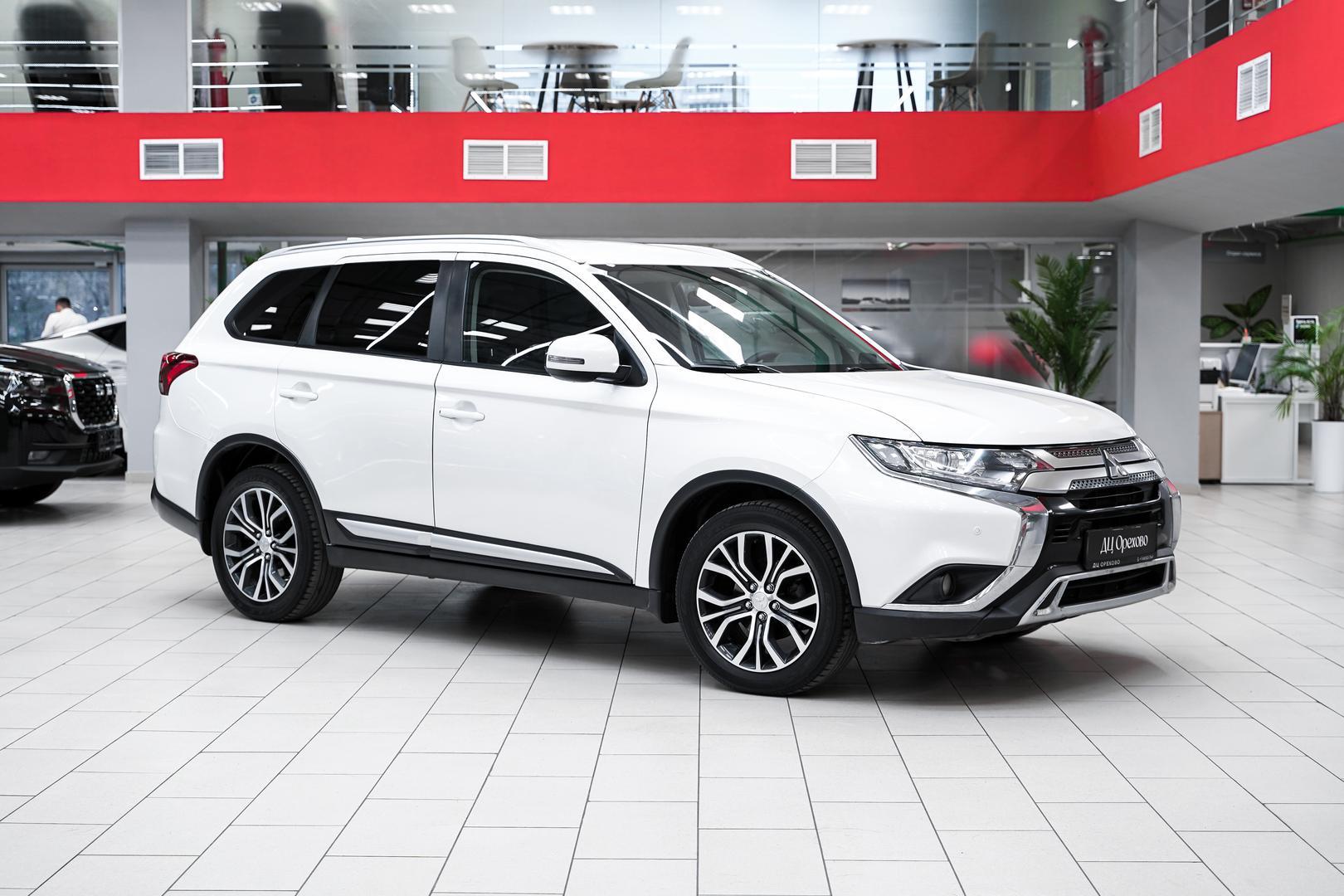 Mitsubishi Outlander 2019, белый, ДЦ Орехово