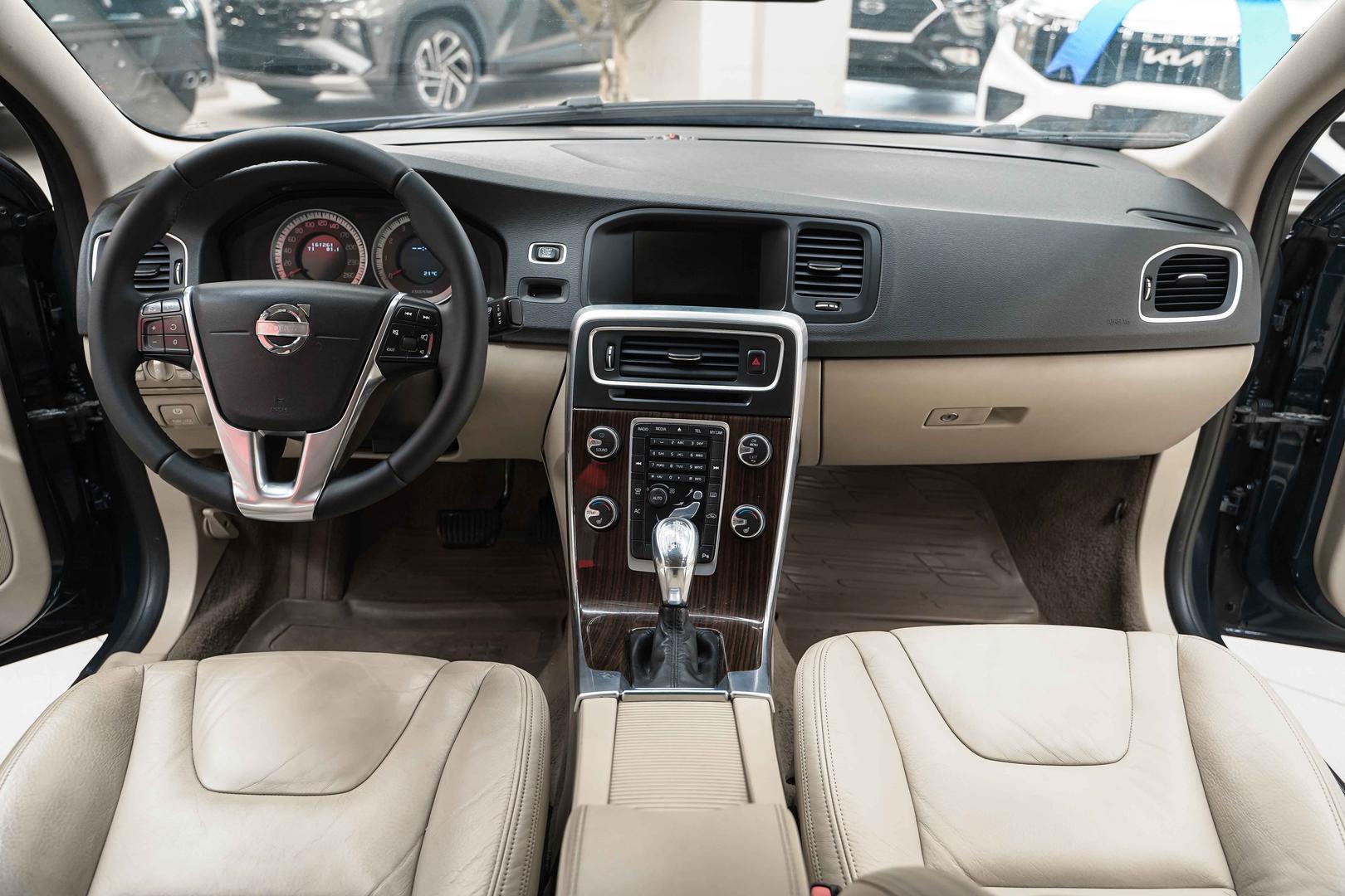 Volvo S60 2013, синий, ДЦ Орехово