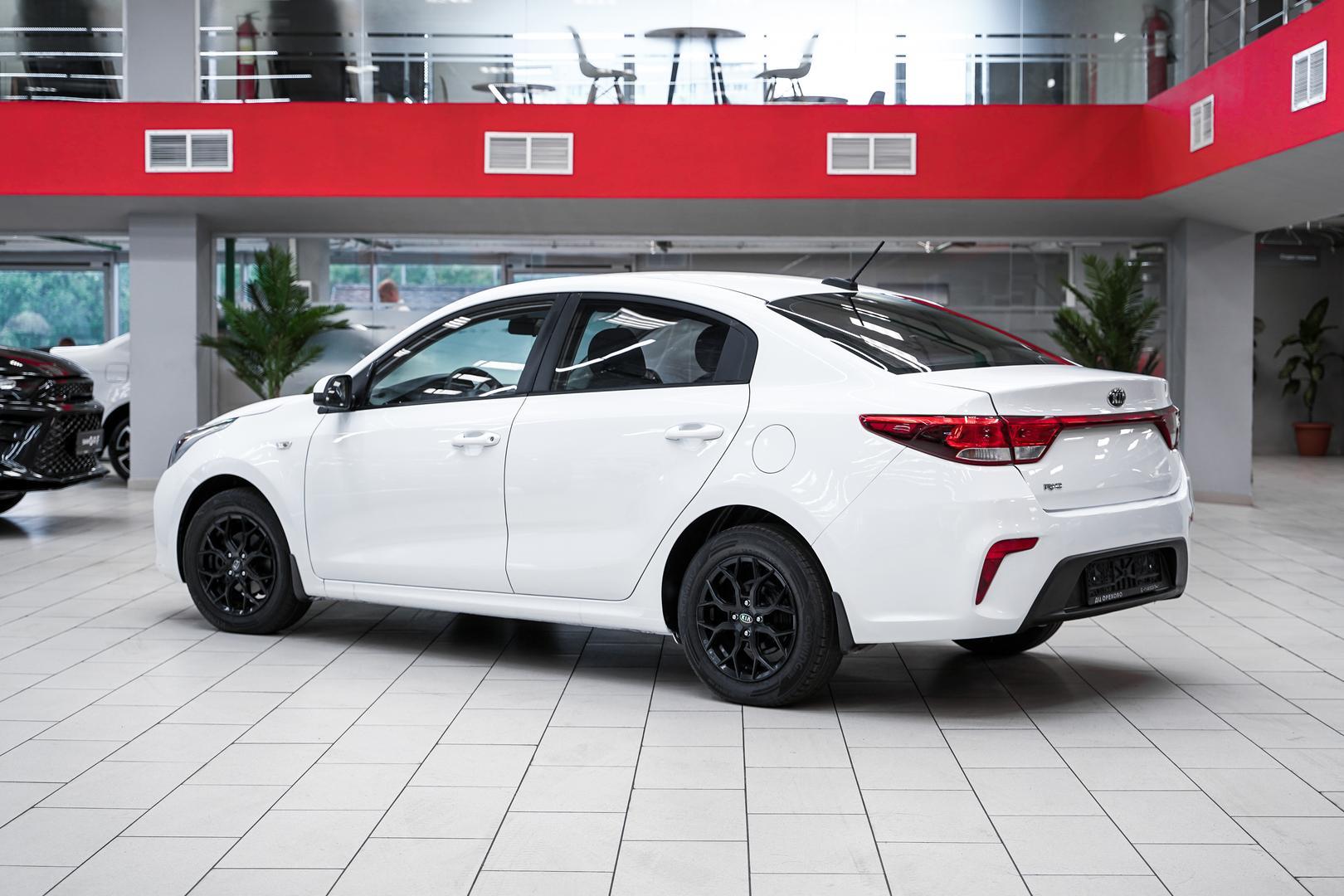 Kia Rio 2018, белый, ДЦ Орехово