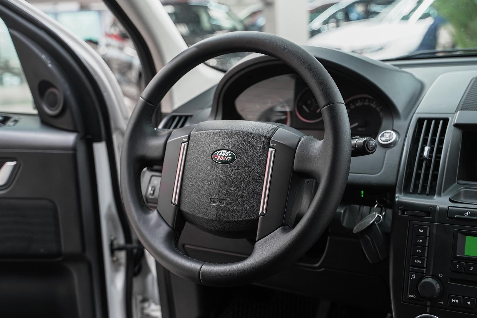 Land Rover Freelander 2011, белый, ДЦ Орехово
