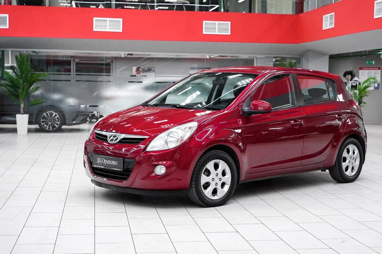 Hyundai i20 2010, красный, ДЦ Орехово