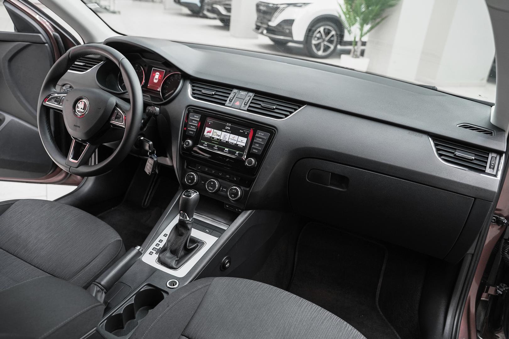Skoda Octavia 2016, коричневый, ДЦ Орехово