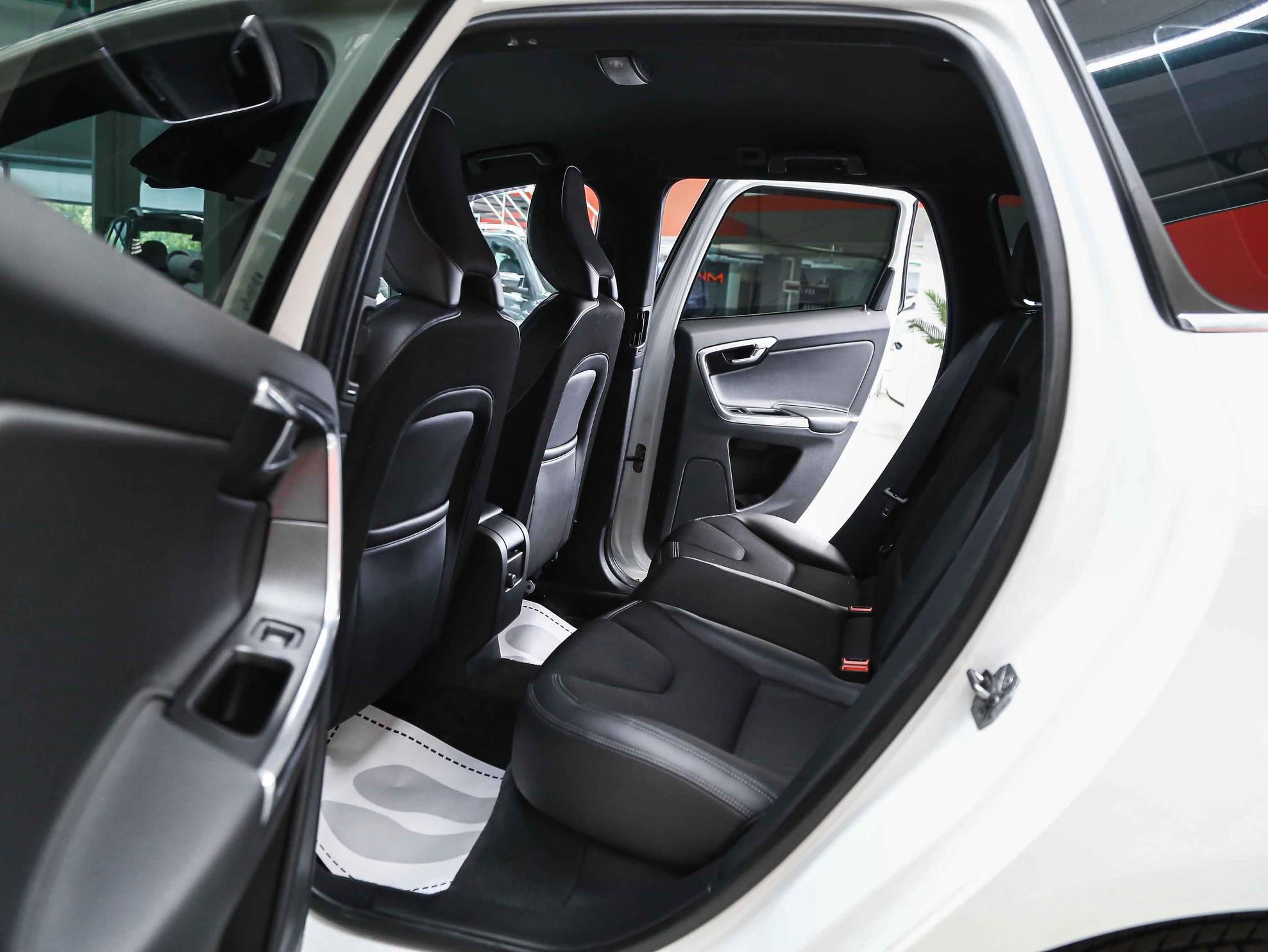 Volvo XC60 2015, белый, ДЦ Орехово