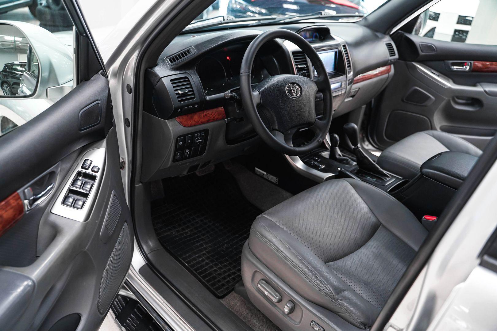 Toyota Land Cruiser Prado 2006, серебряный, ДЦ Орехово