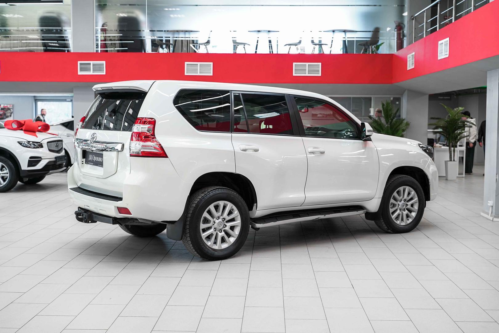 Toyota Land Cruiser Prado 2013, белый, ДЦ Орехово