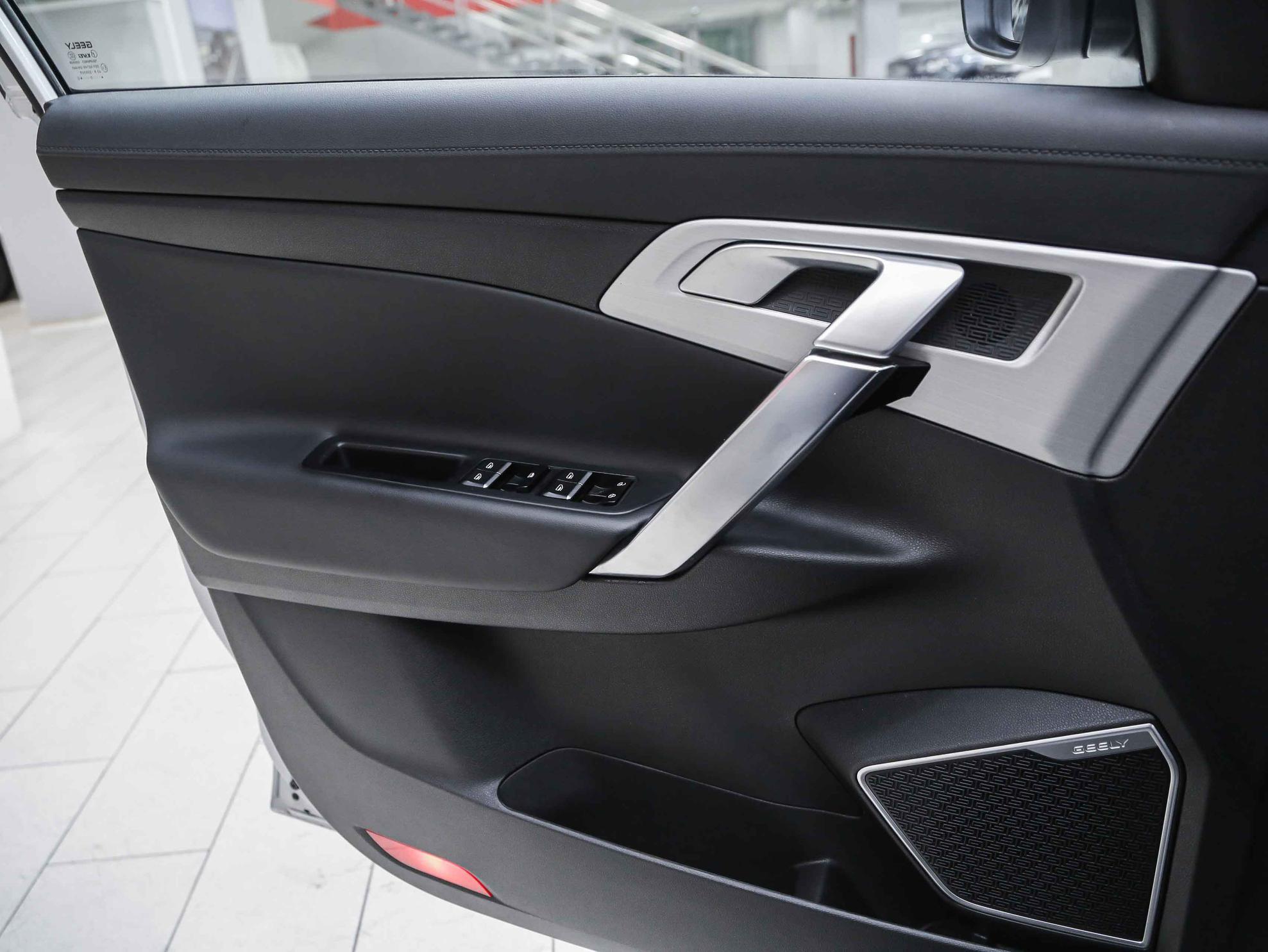 Geely Atlas 2021, серебряный, ДЦ Орехово
