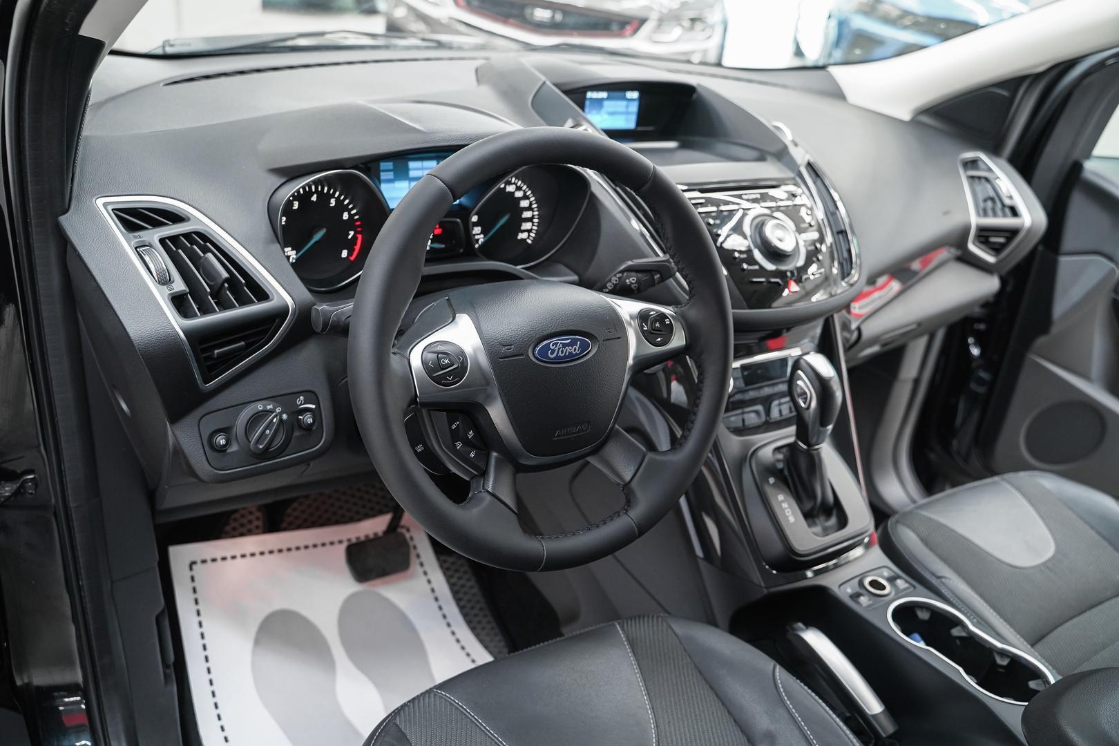 Ford Kuga 2015, черный, ДЦ Орехово