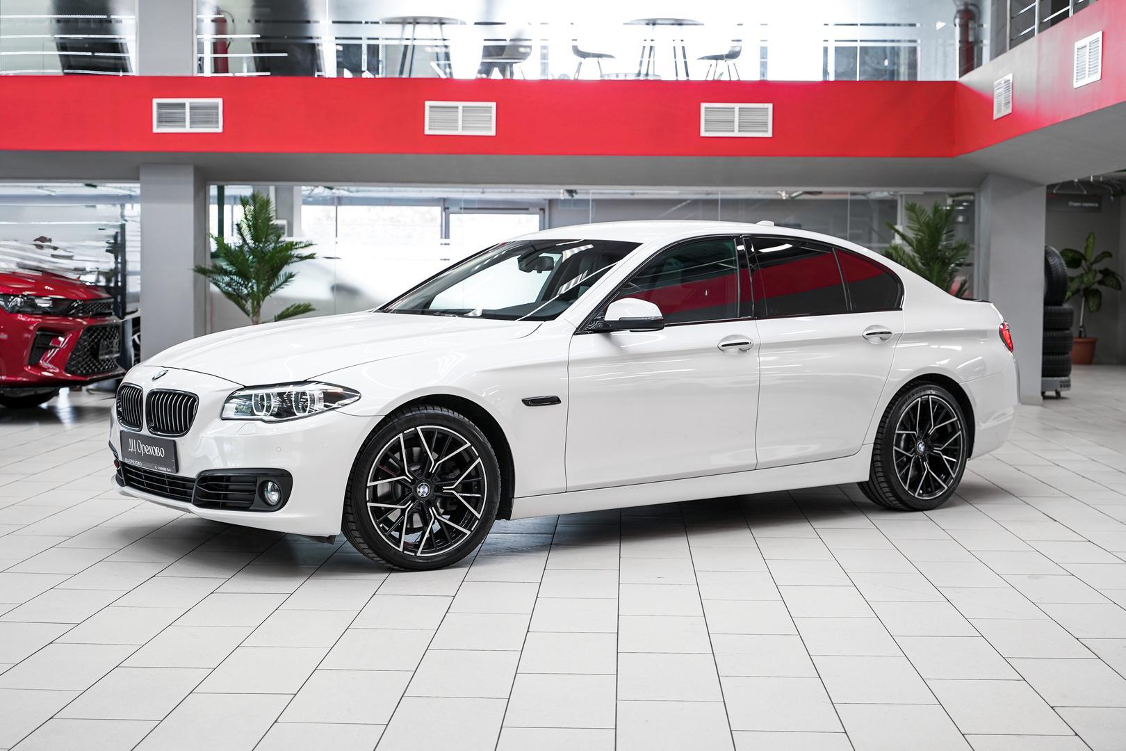 BMW 5 серии 2015, белый, ДЦ Орехово