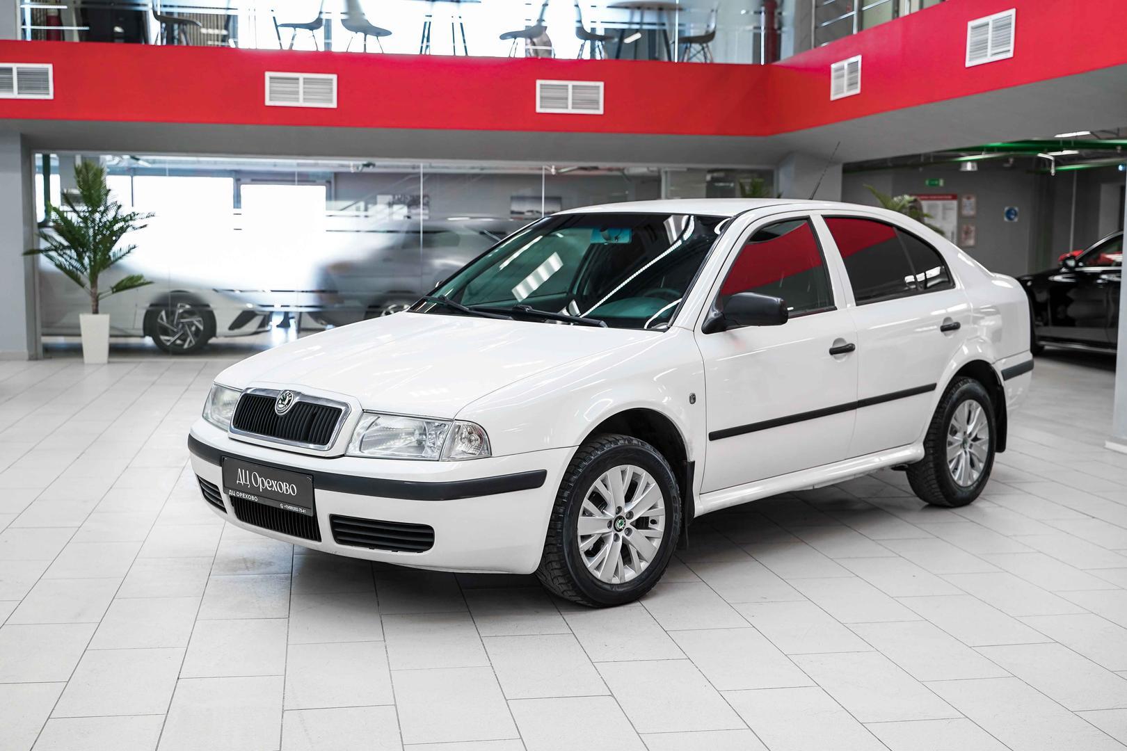 Skoda Octavia 2008, белый, ДЦ Орехово