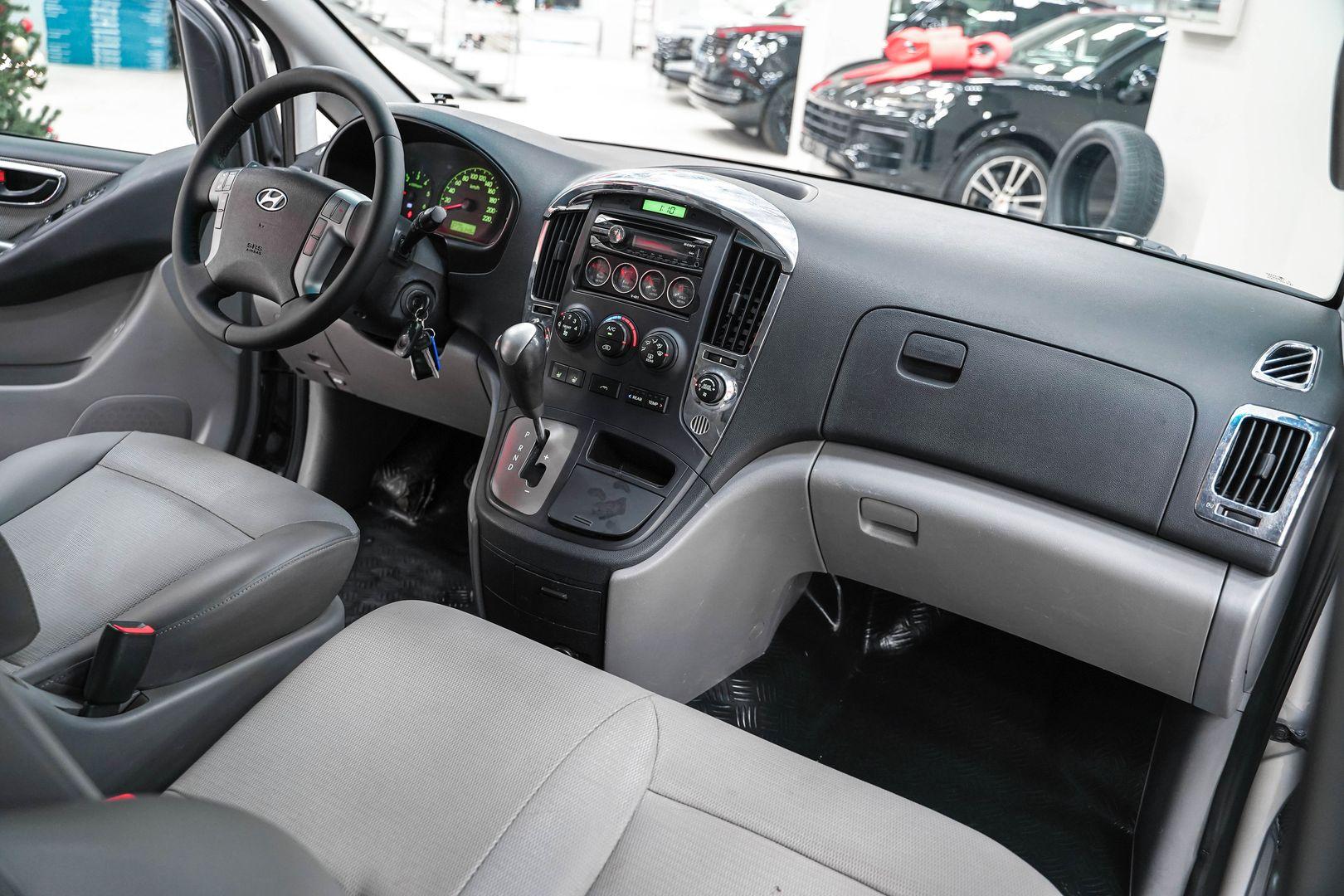 Hyundai Grand Starex 2011, серый, ДЦ Орехово