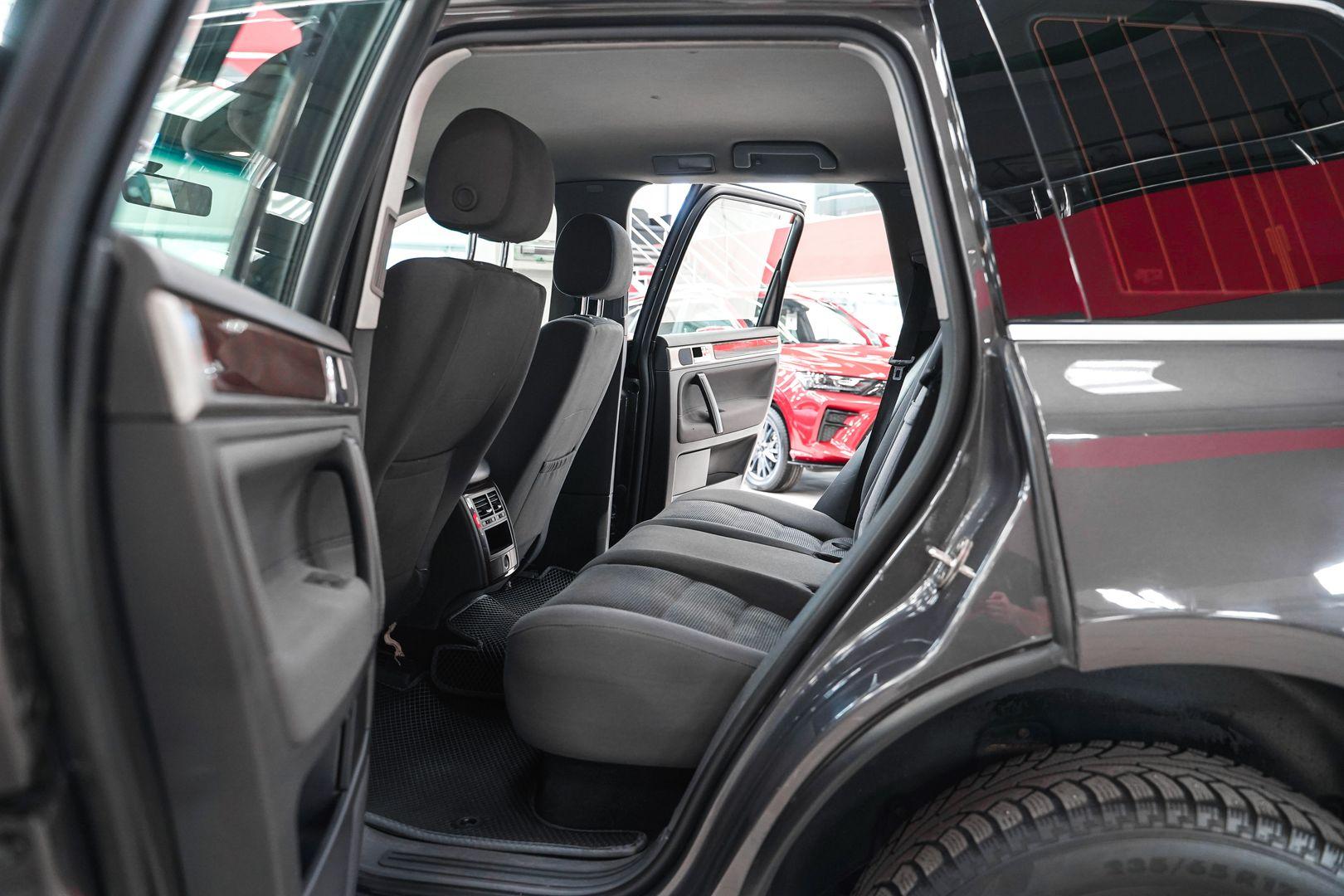 Volkswagen Touareg 2010, серый, ДЦ Орехово