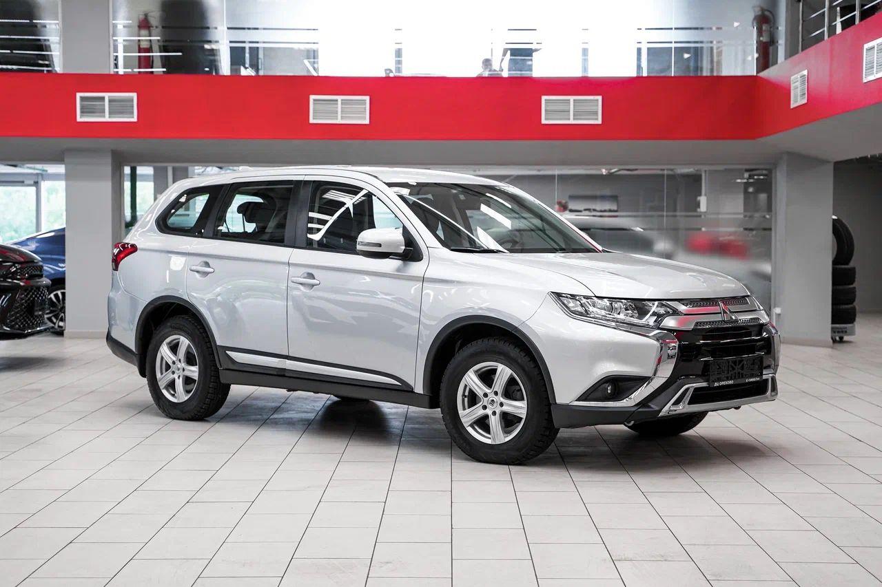 Mitsubishi Outlander 2019, серебряный, ДЦ Орехово