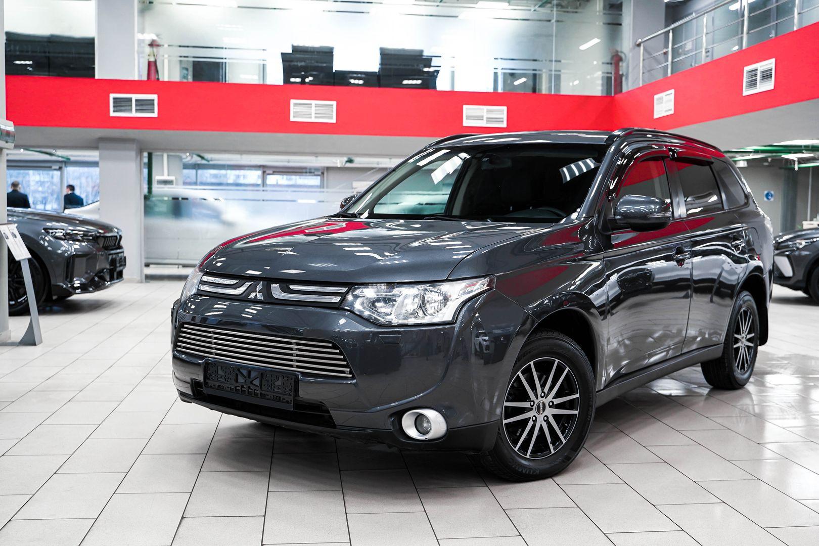 Mitsubishi Outlander 2013, серый, ДЦ Орехово