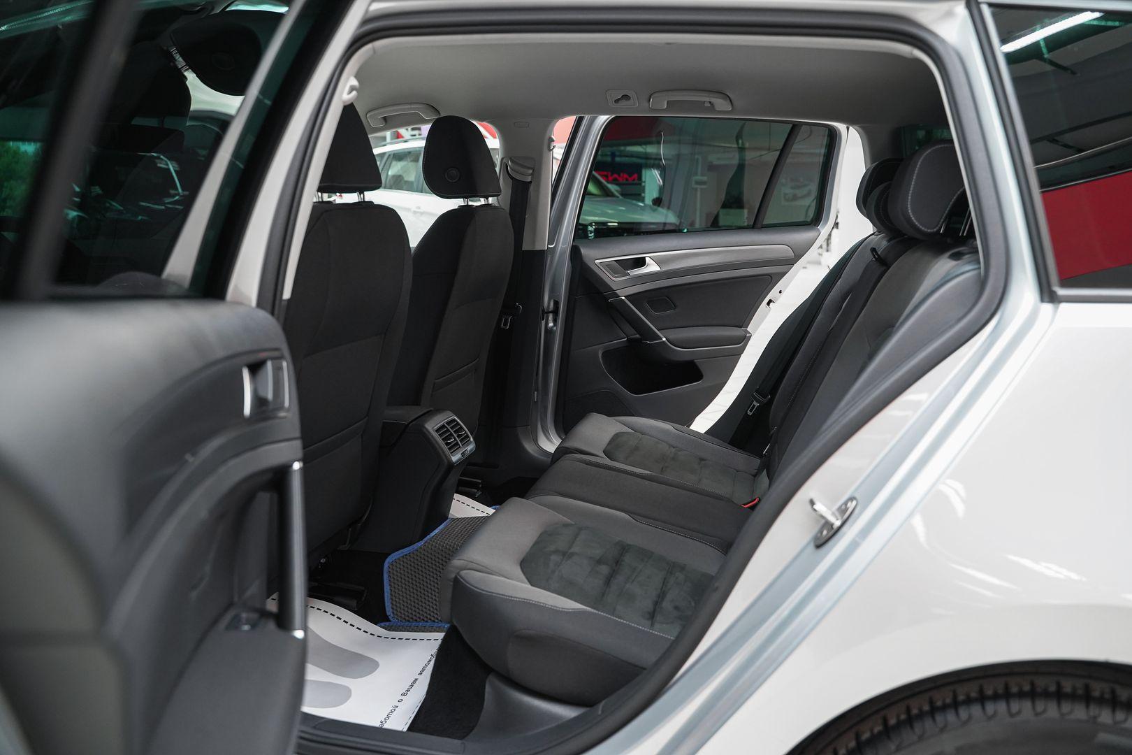 Volkswagen Golf 2019, серый, ДЦ Орехово