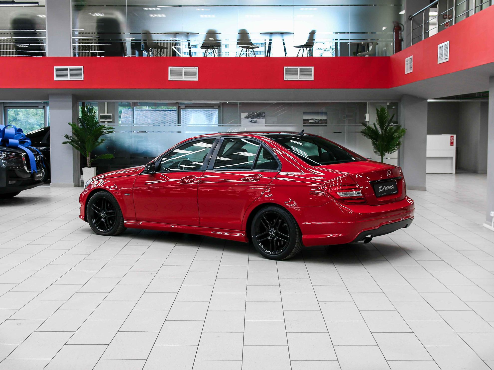Mercedes-Benz C-Класс 2011, красный, ДЦ Орехово