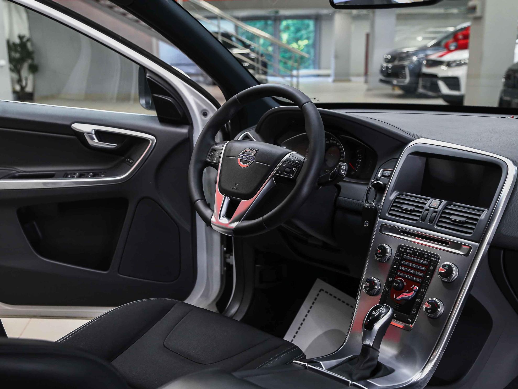 Volvo XC60 2017, белый, ДЦ Орехово