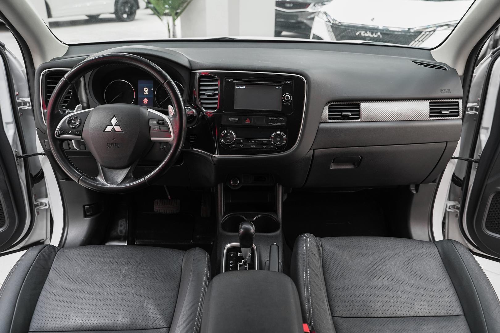 Mitsubishi Outlander 2014, белый, ДЦ Орехово