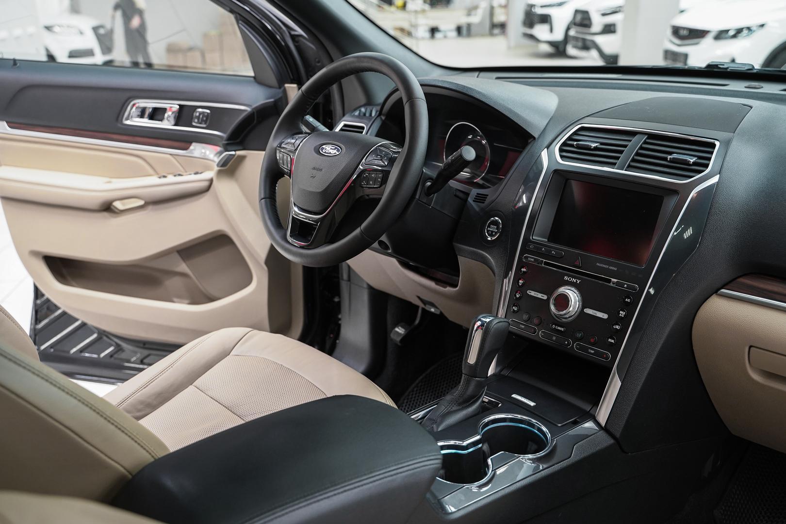 Ford Explorer 2016, черный, ДЦ Орехово